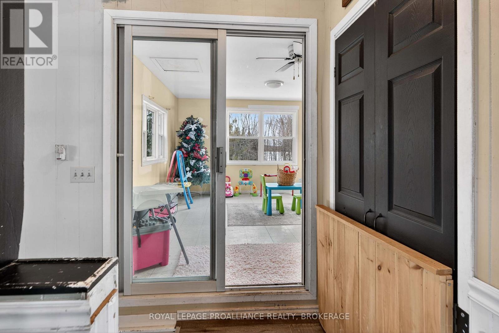 1040 ANTOINE ROAD - 44