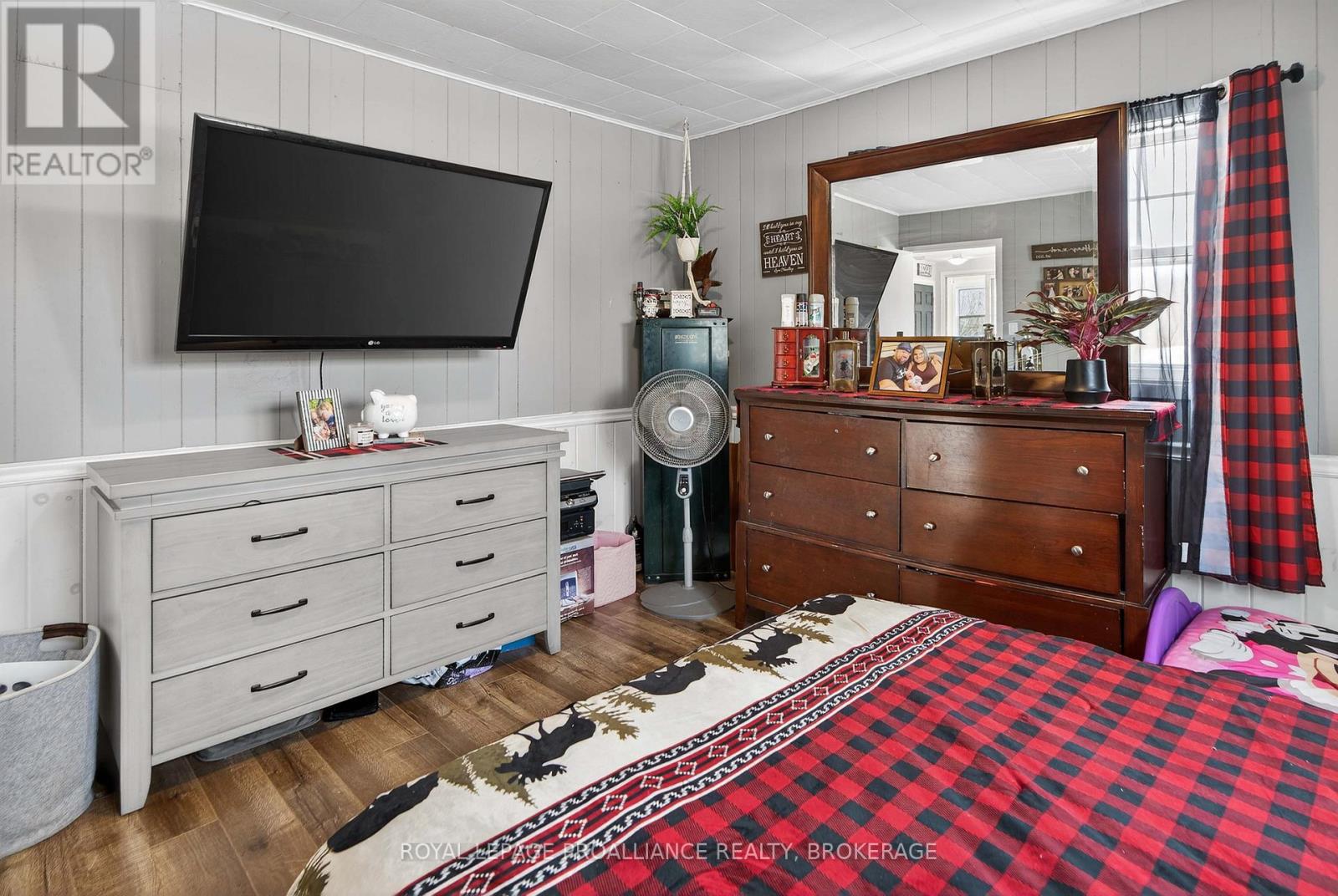 1040 ANTOINE ROAD - 43