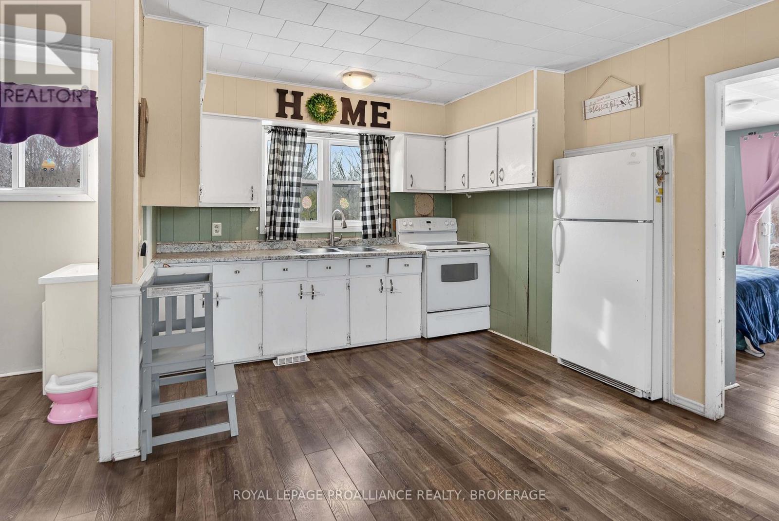 1040 ANTOINE ROAD - 38
