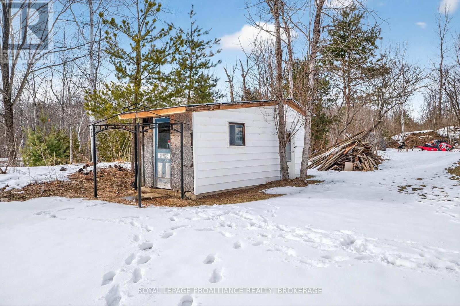 1040 ANTOINE ROAD - 45