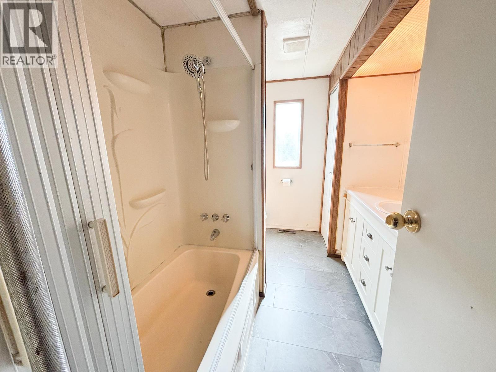 5 Royal Oak Drive Unit# 5, Salmo