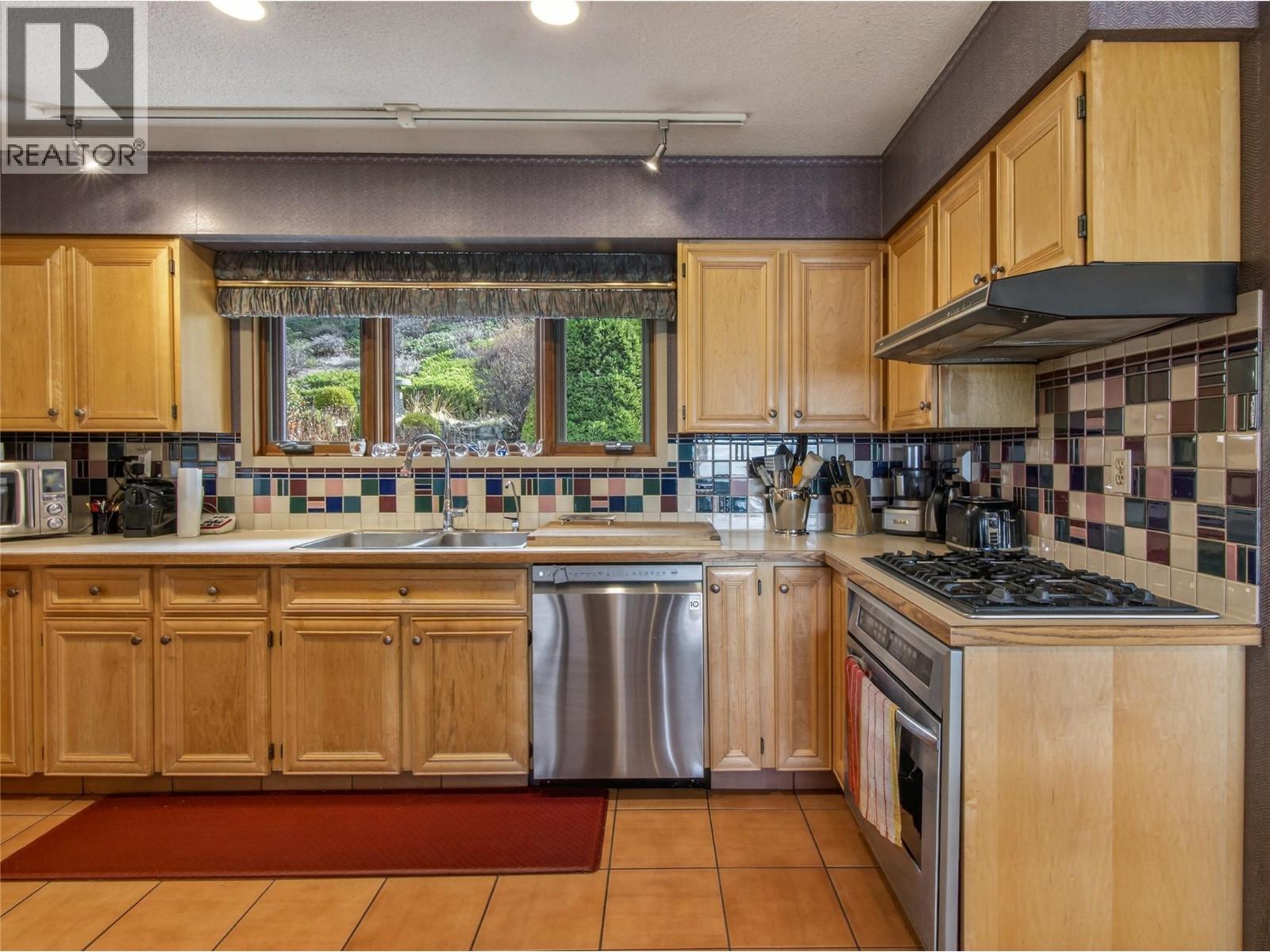 1910 Sutherland Road, Penticton