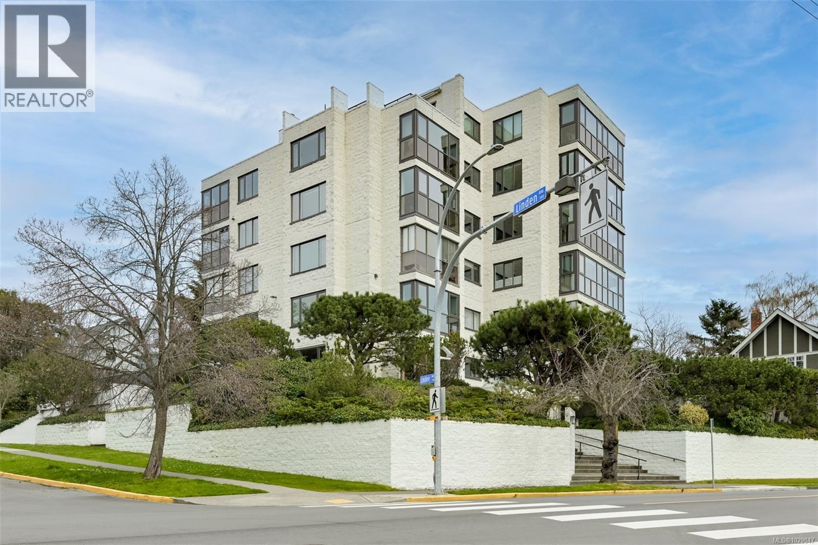 401 1204 Fairfield Road, Victoria