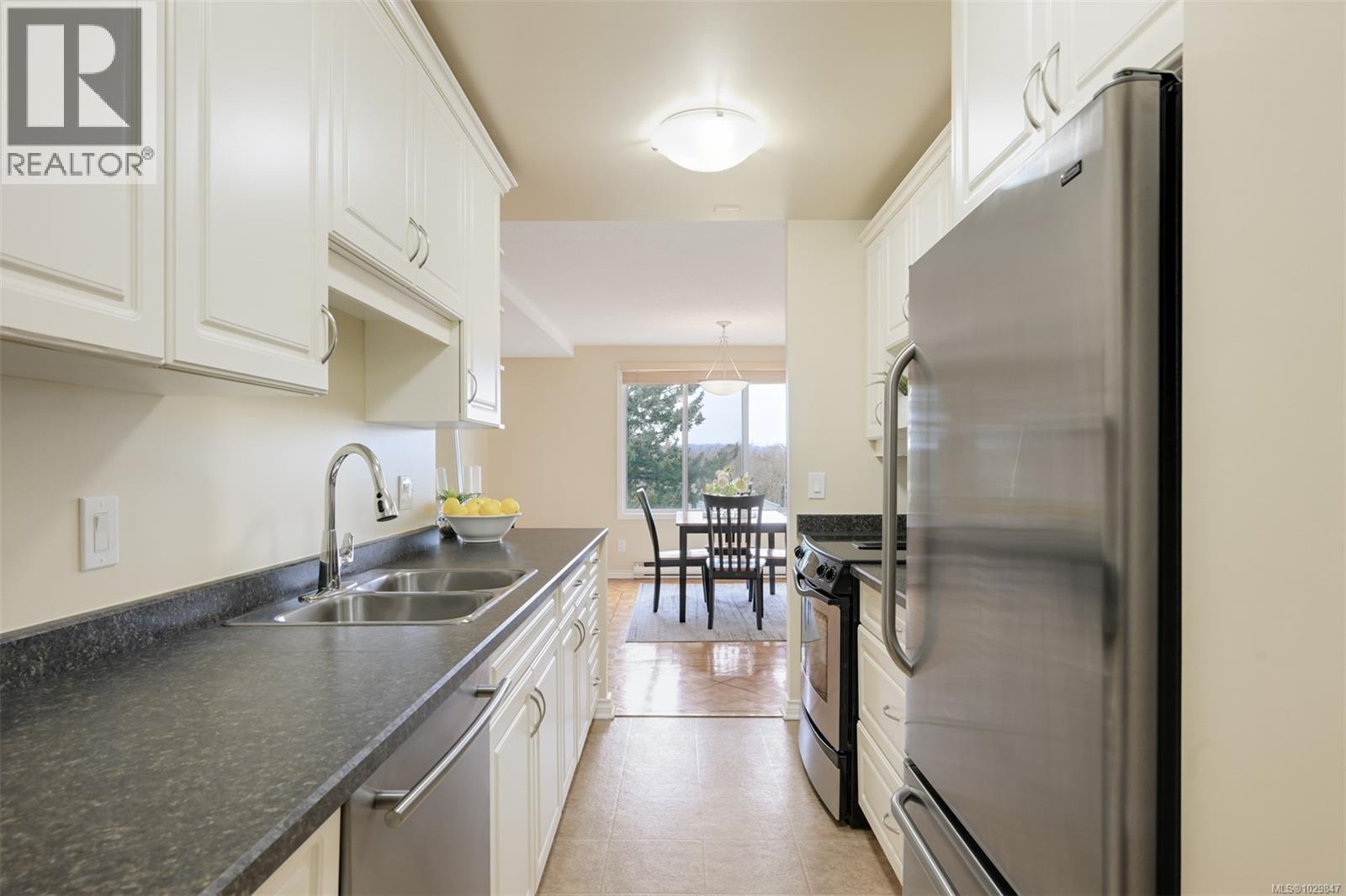 401 1204 Fairfield Road, Victoria