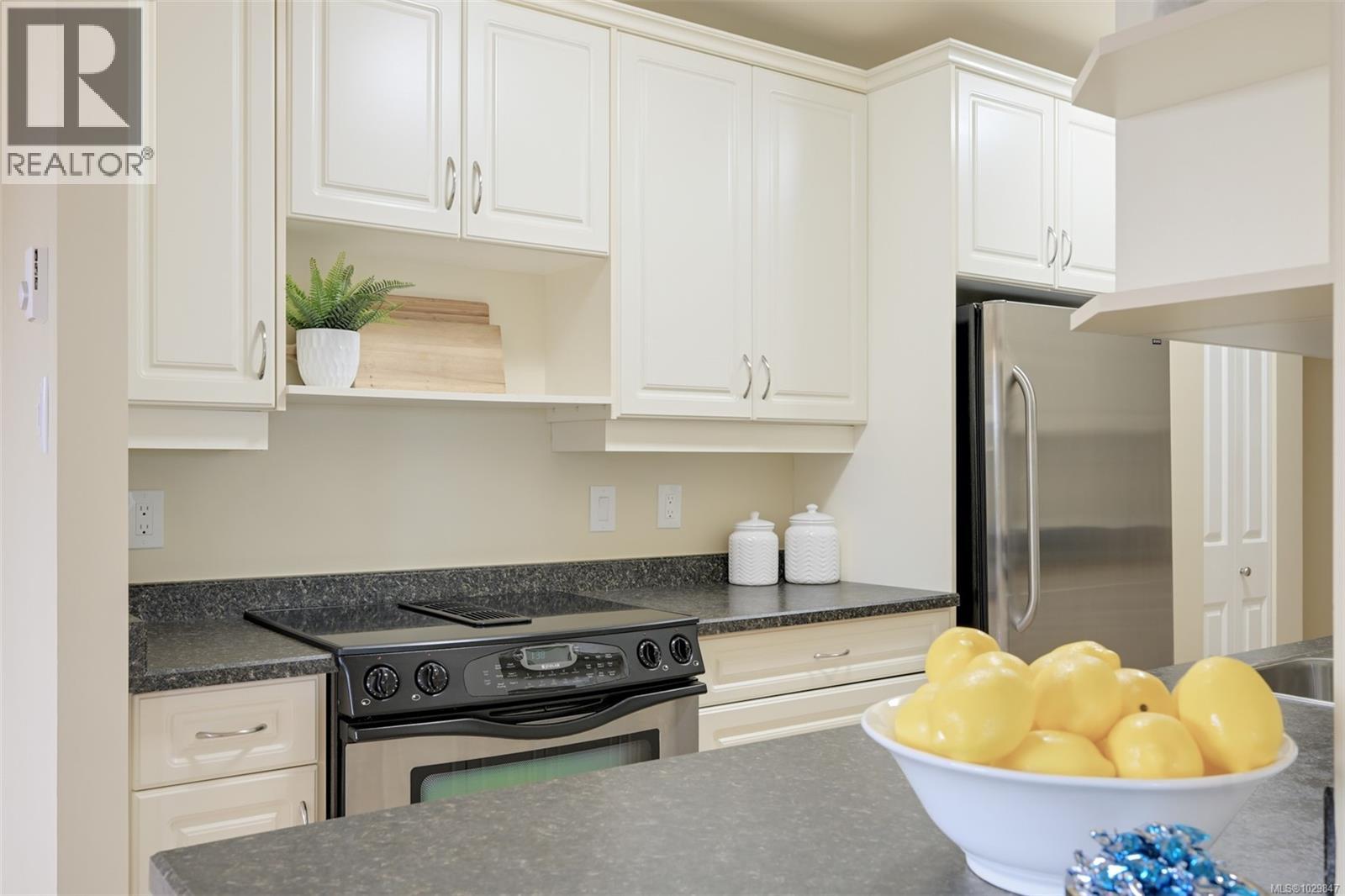 401 1204 Fairfield Road, Victoria