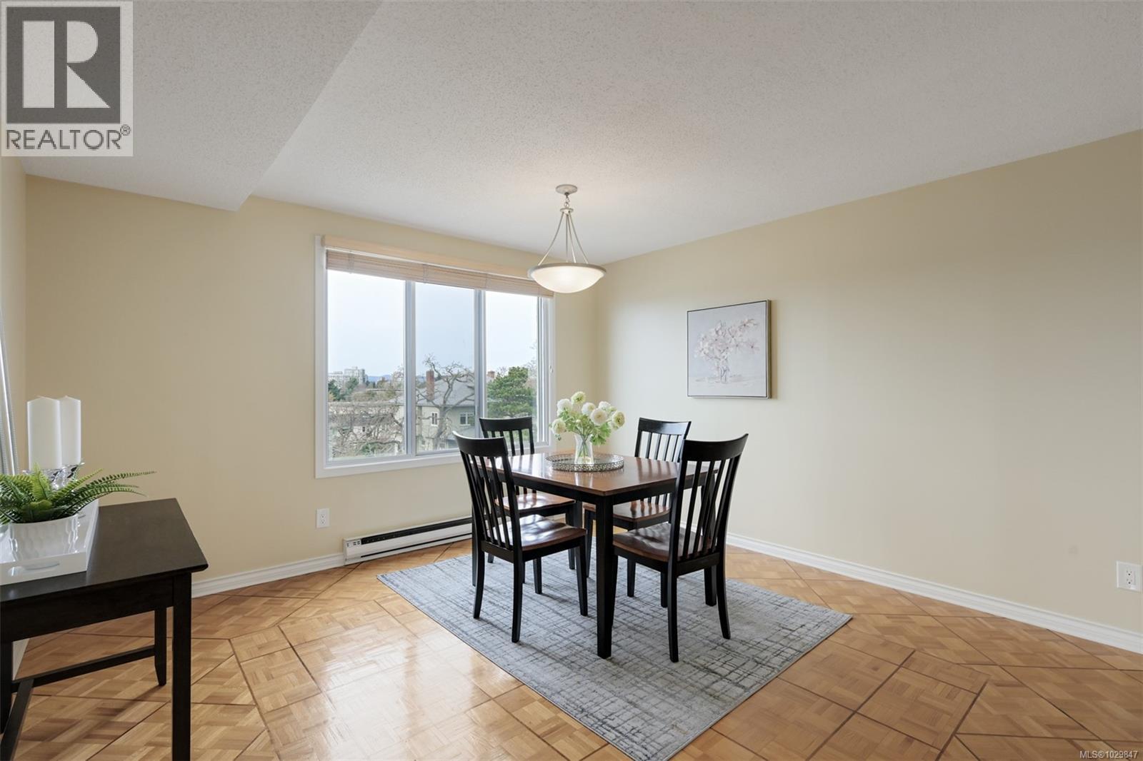 401 1204 Fairfield Road, Victoria