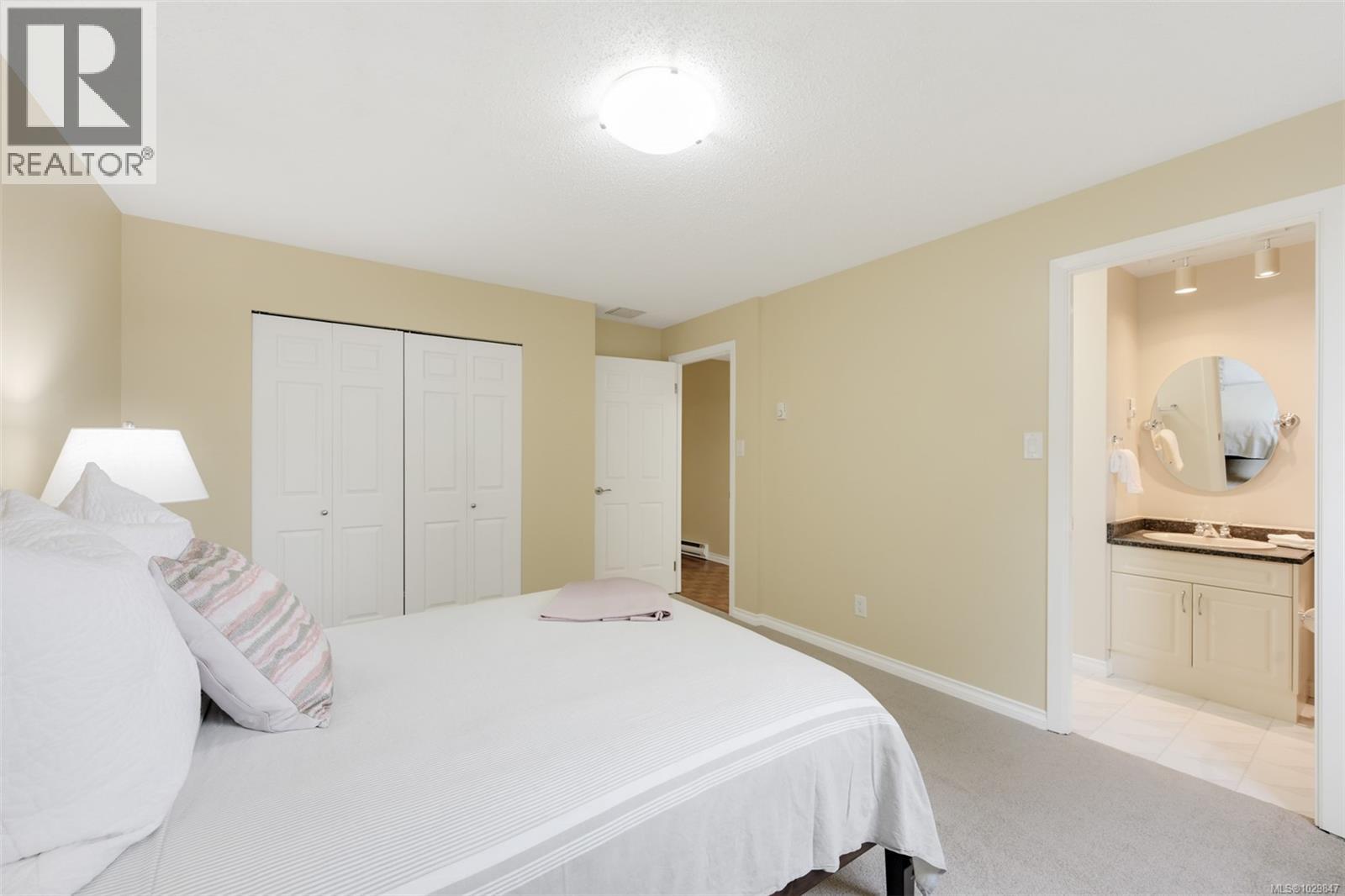 401 1204 Fairfield Road, Victoria