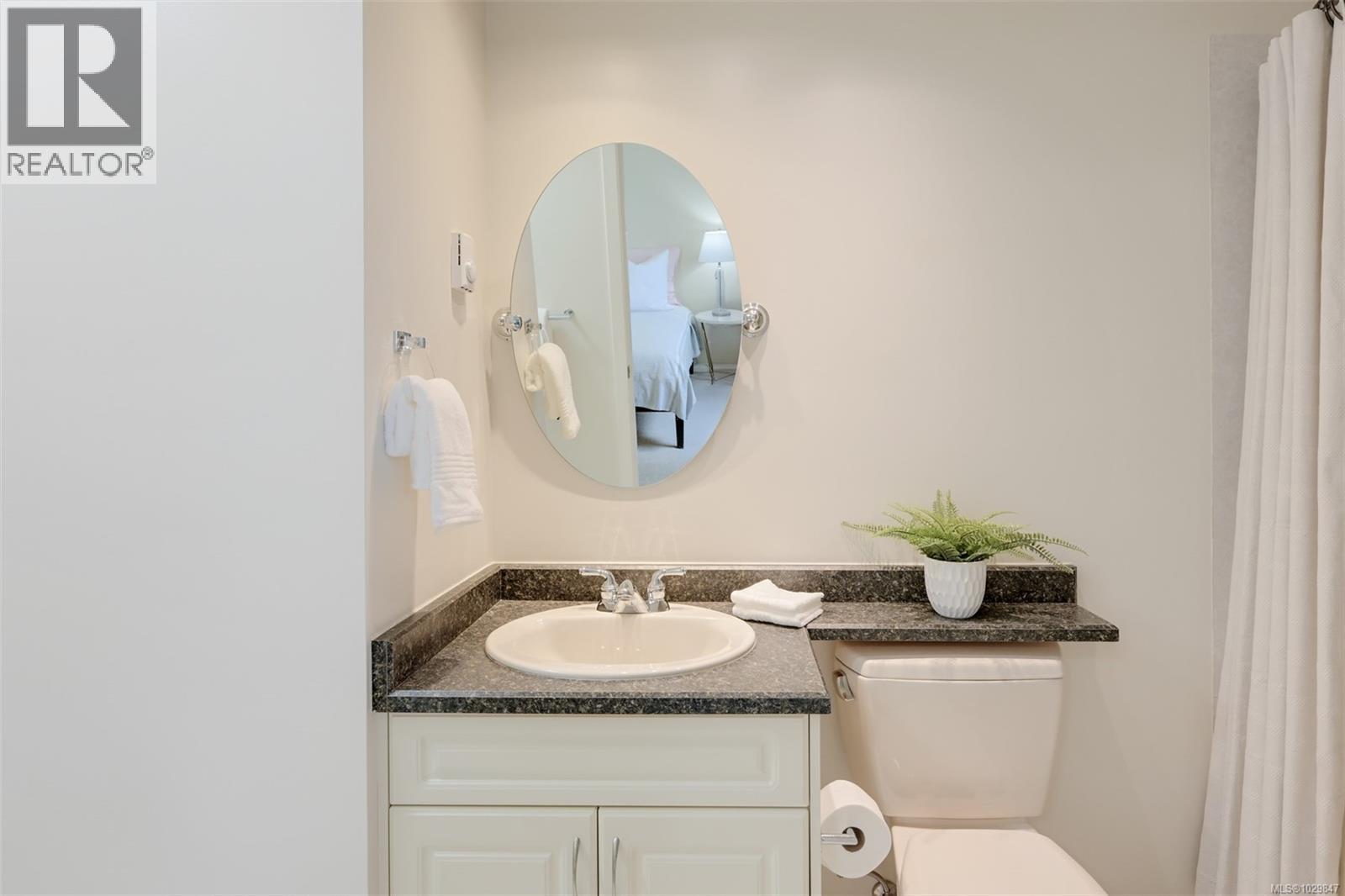 401 1204 Fairfield Road, Victoria