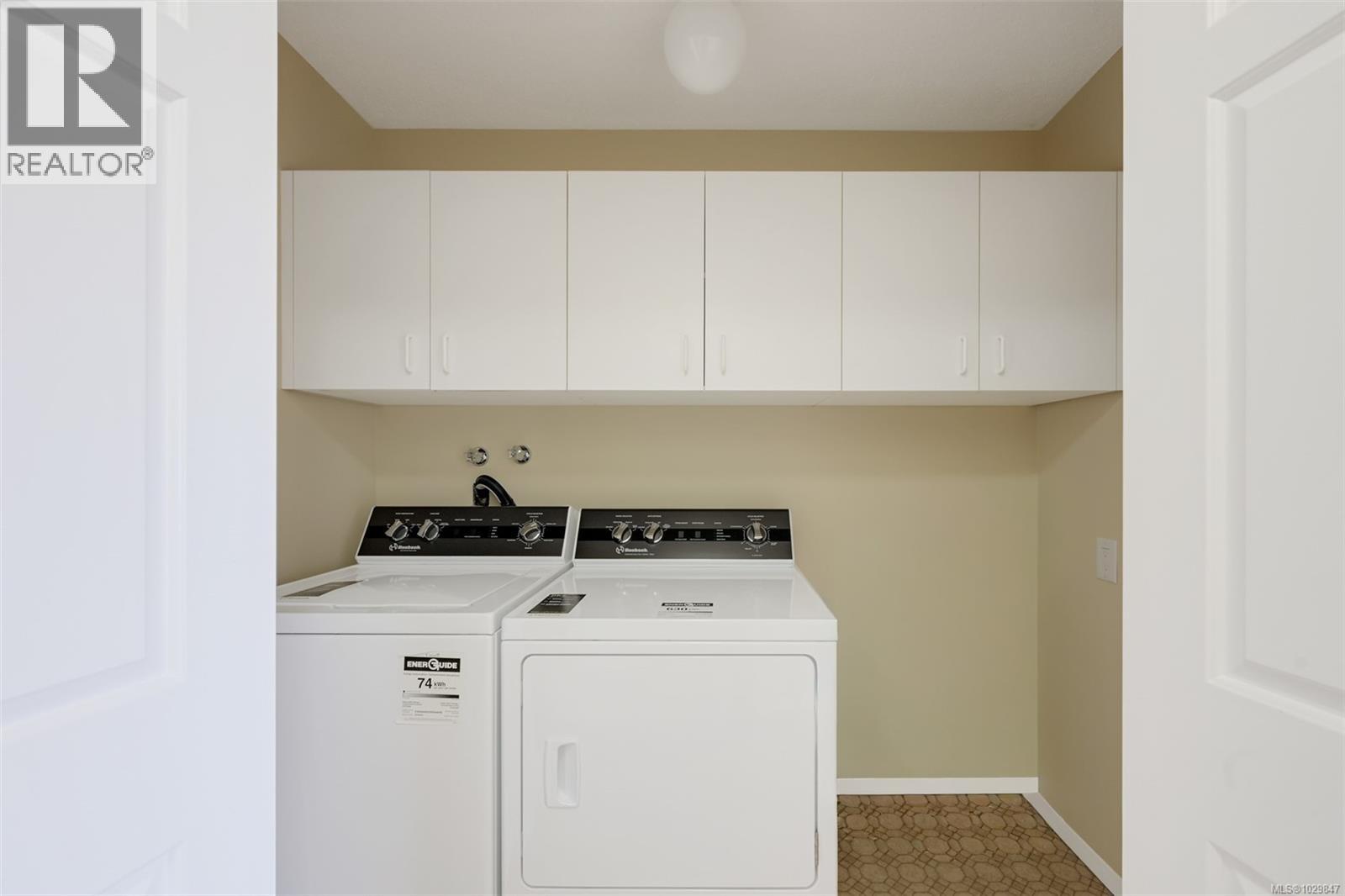 401 1204 Fairfield Road, Victoria