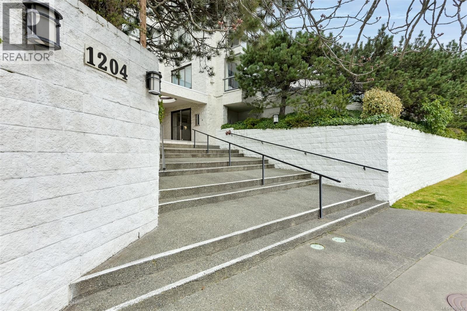 401 1204 Fairfield Road, Victoria