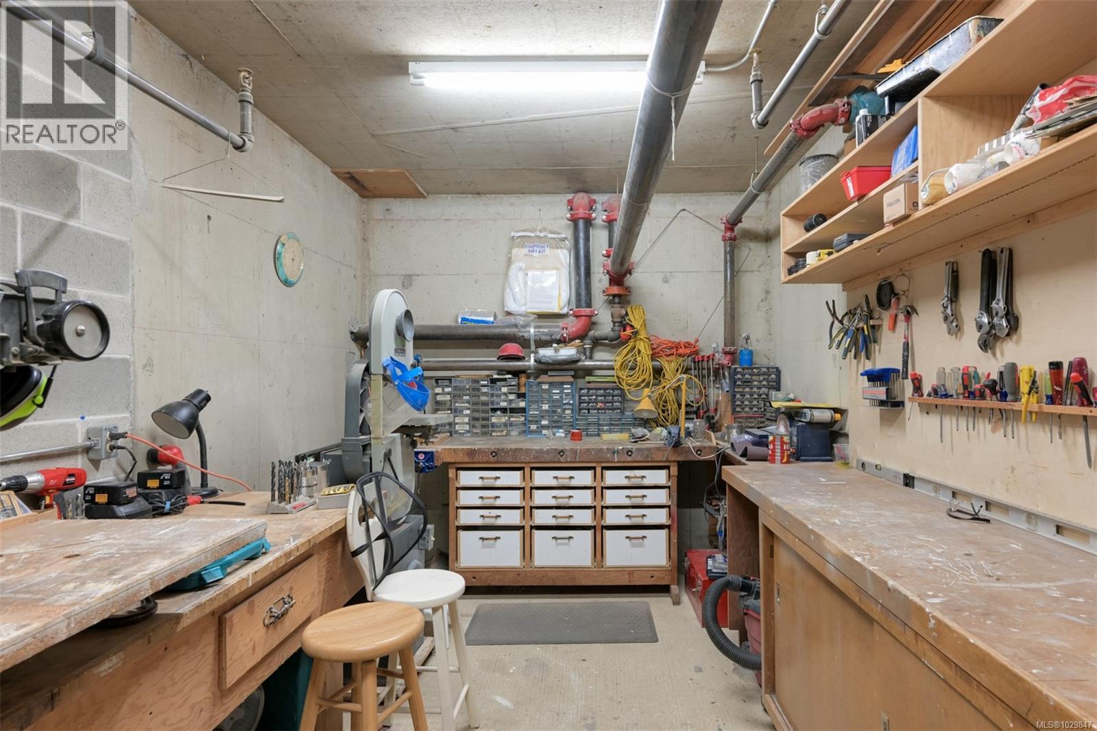 401 1204 Fairfield Road, Victoria