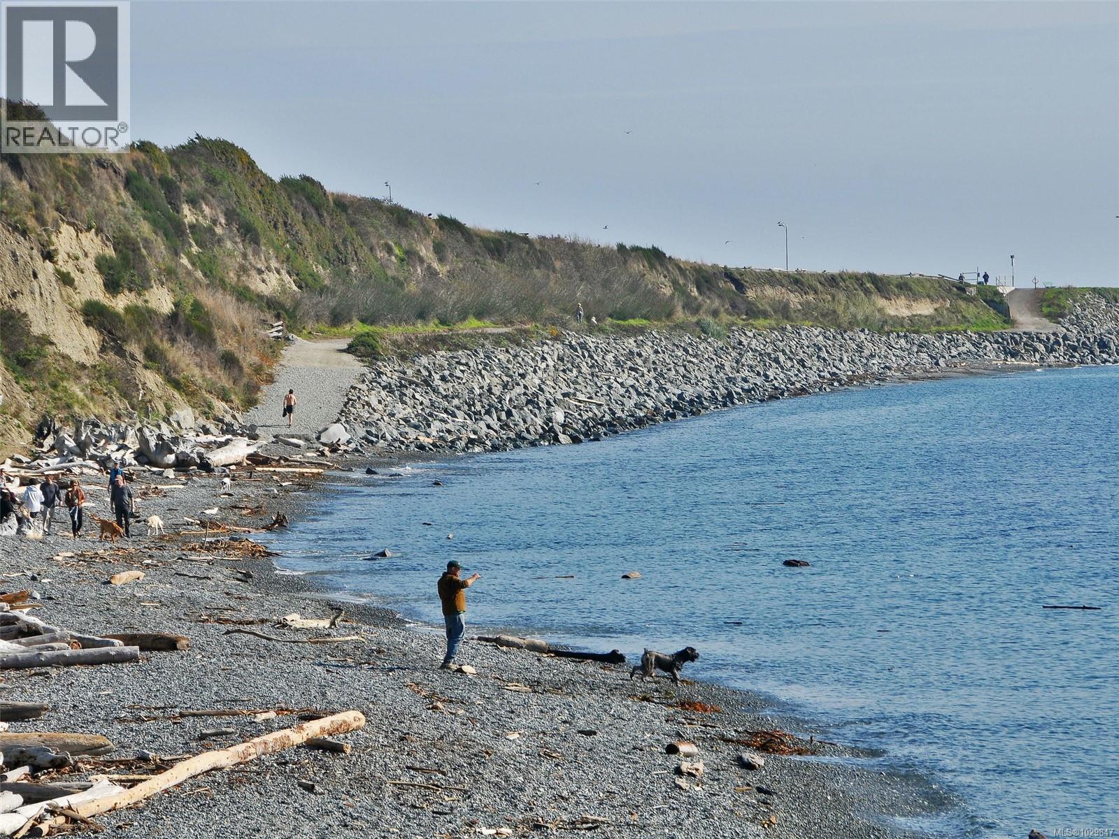 401 1204 Fairfield Road, Victoria