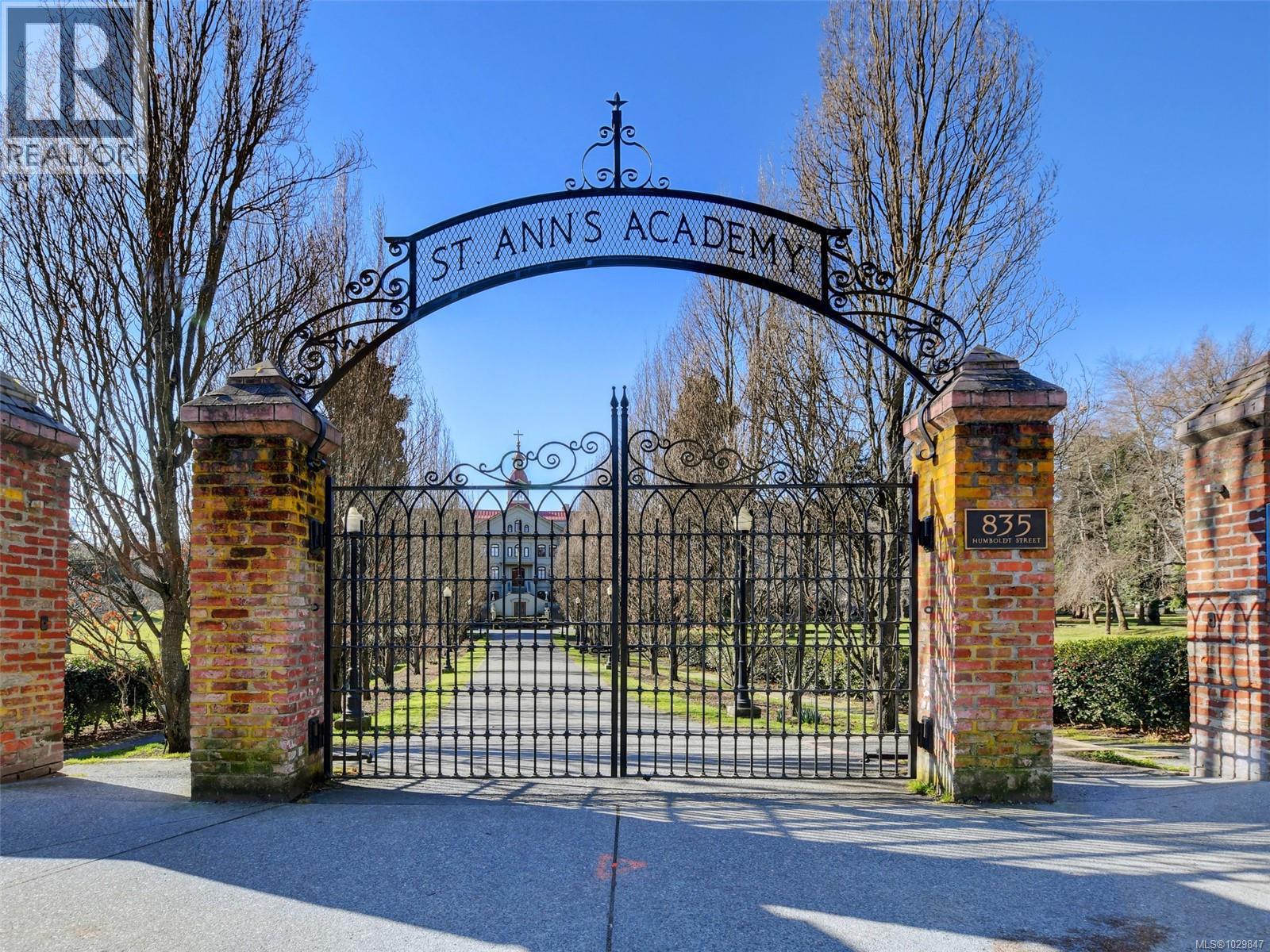 401 1204 Fairfield Road, Victoria