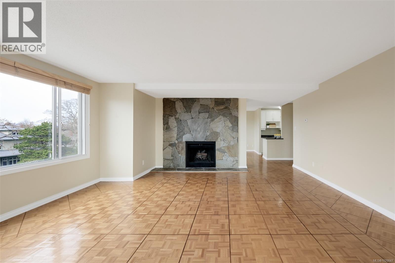 401 1204 Fairfield Road, Victoria