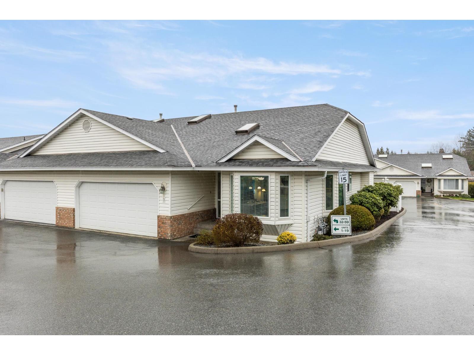 19 3054 TRAFALGAR Street - photo 2