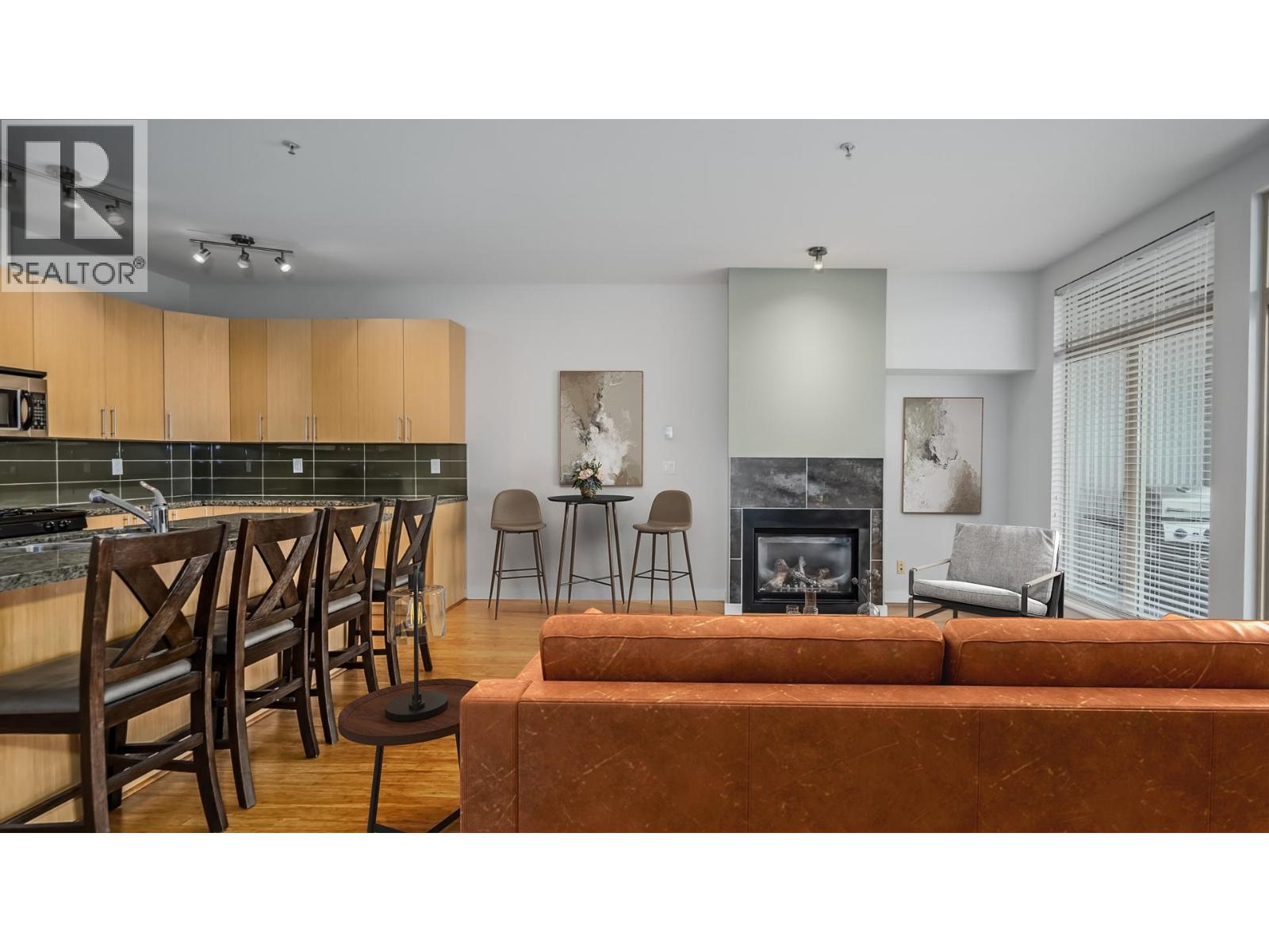 312 6233 LONDON Road - main photo