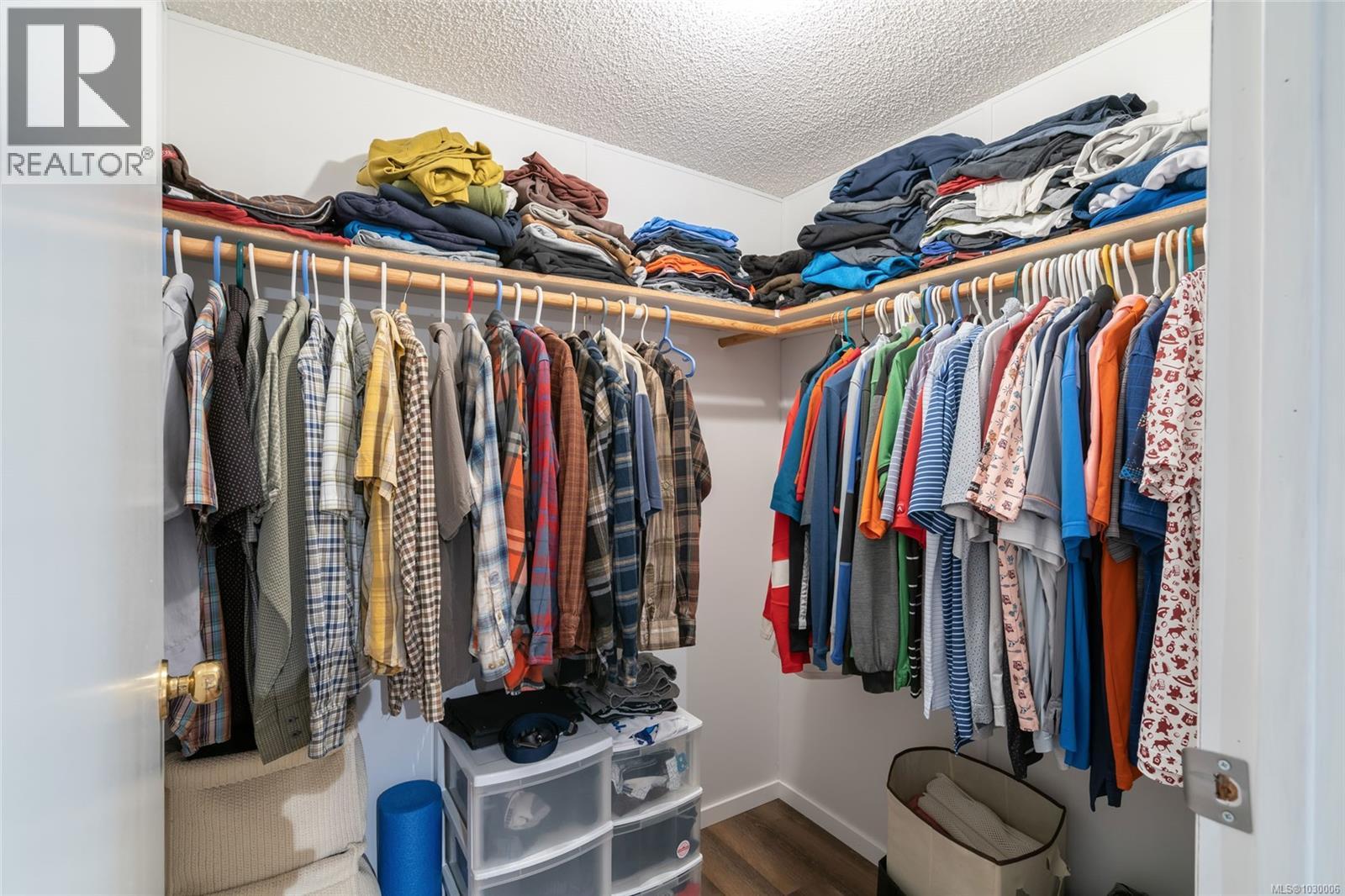 #76 971 DOUGLAS AVE - 36