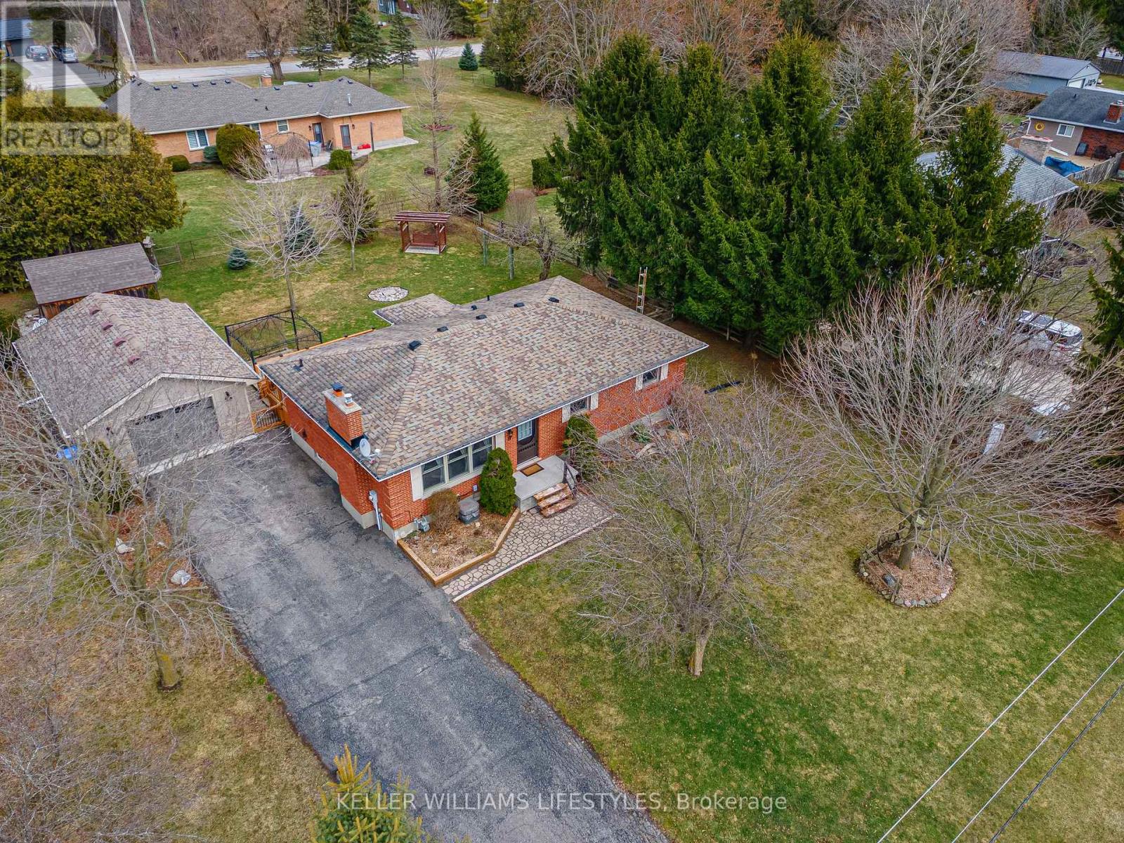 8 EAST WILLIAMS STREET