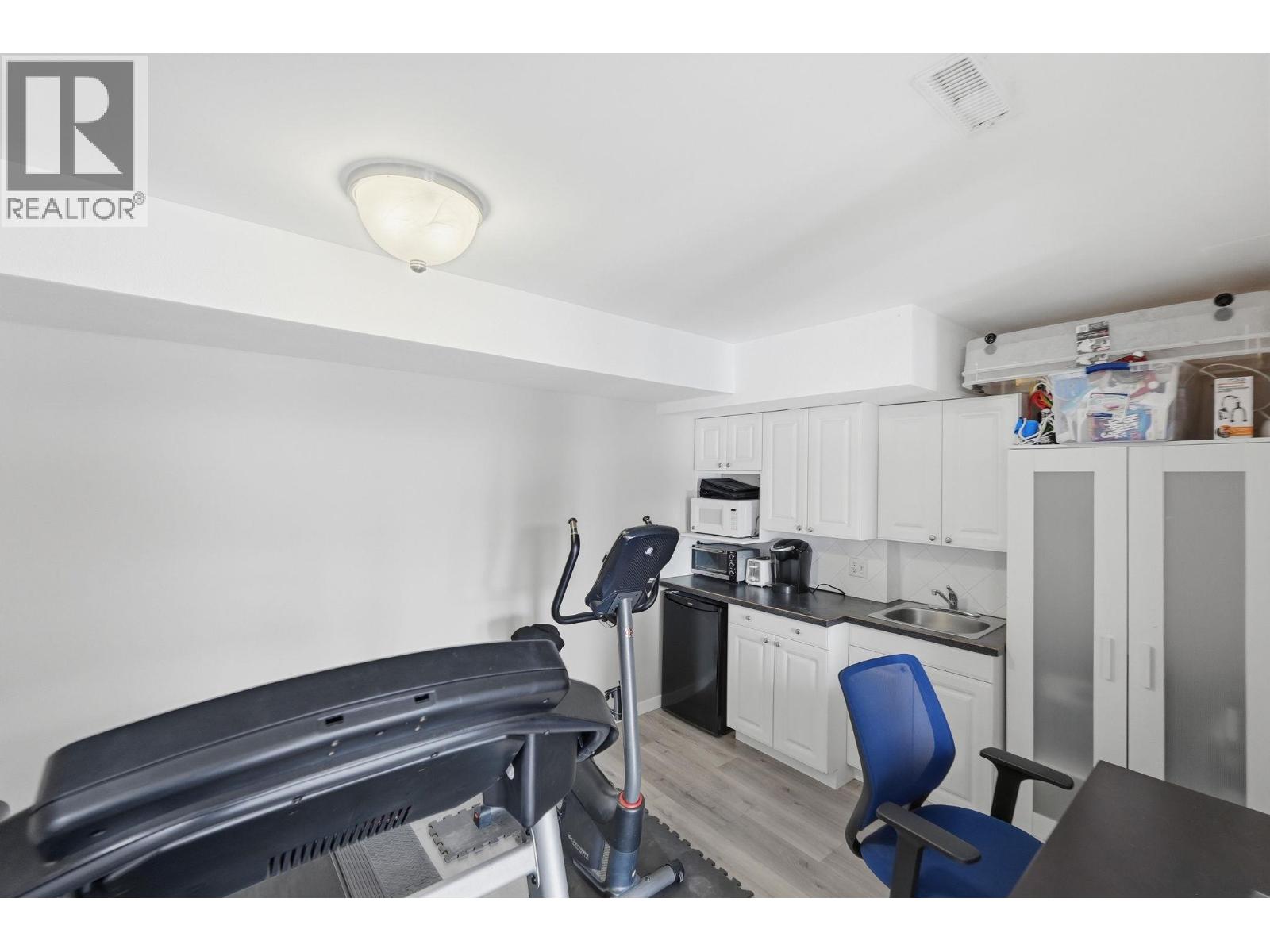 6251 Renfrew Road - 14