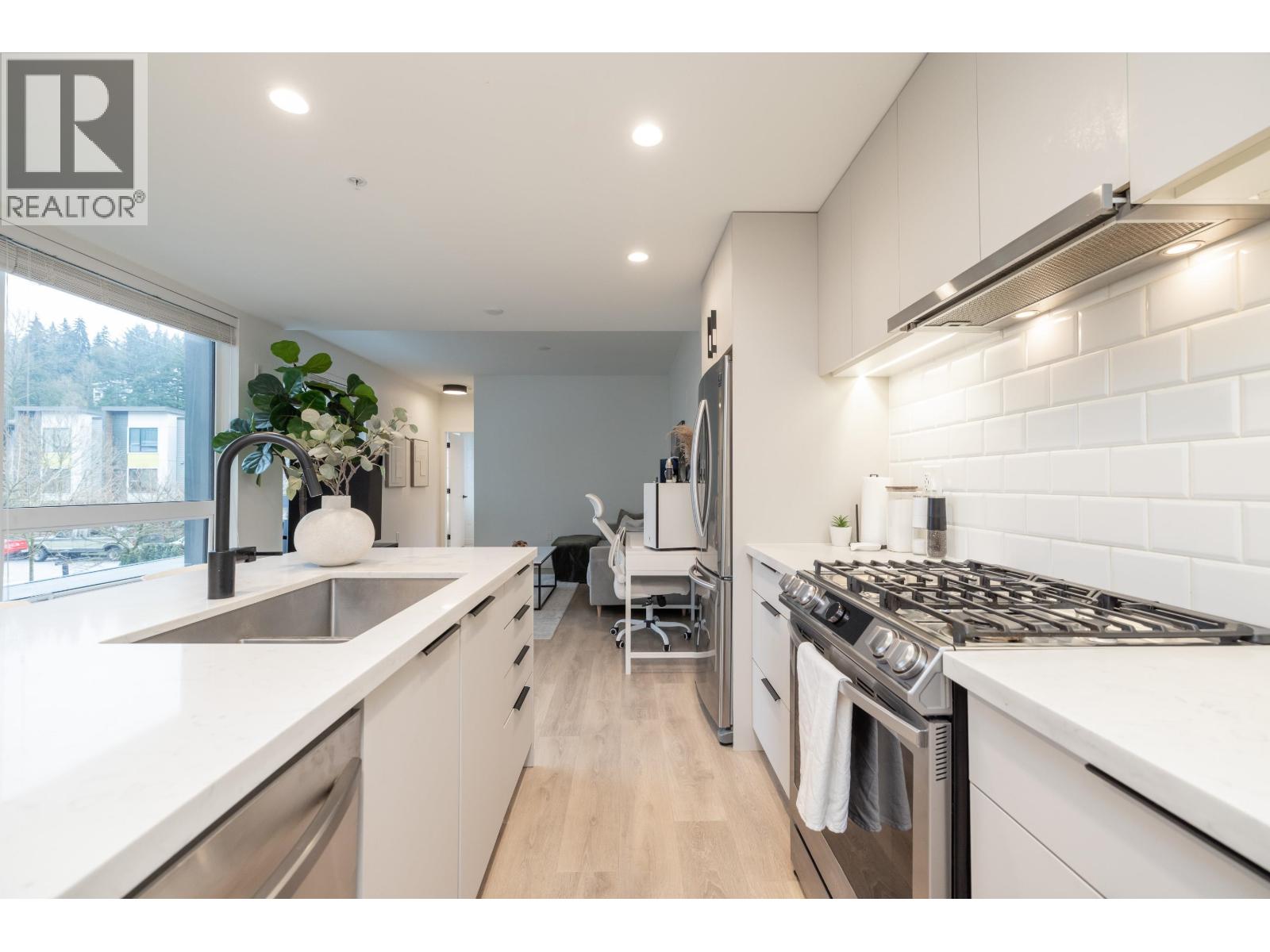 212 3018 ST GEORGE STREET, Port Moody