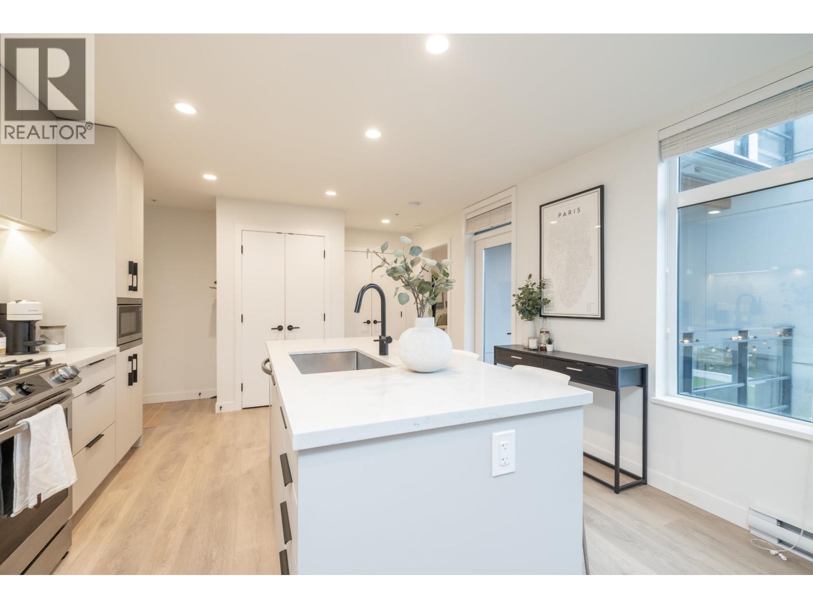 212 3018 ST GEORGE STREET, Port Moody