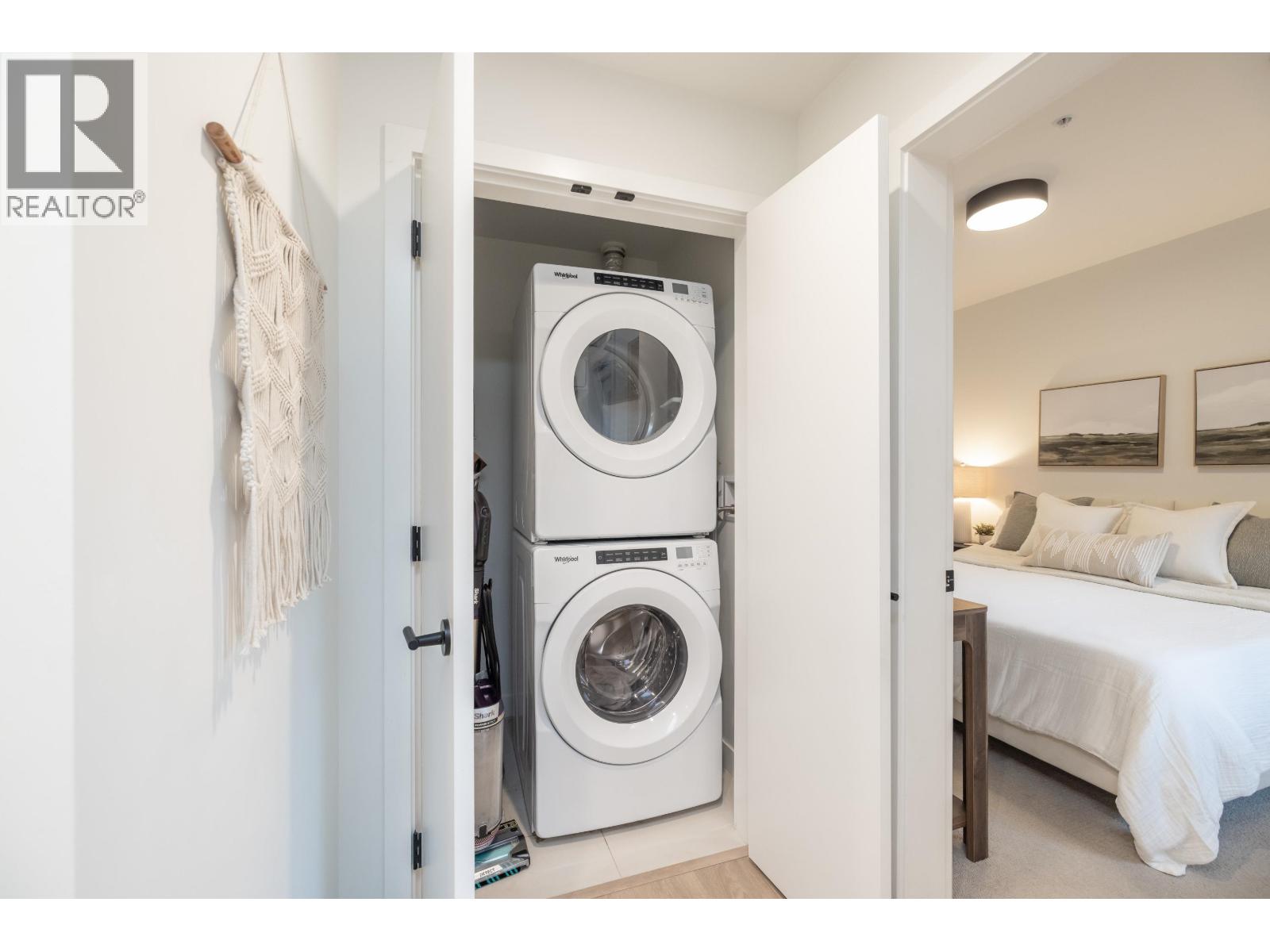 212 3018 ST GEORGE STREET, Port Moody