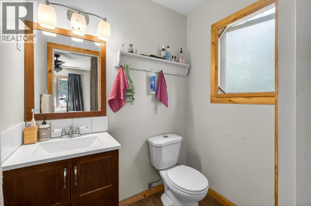 4198 Malakwa Road, Malakwa