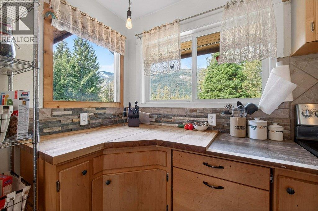 4198 Malakwa Road, Malakwa