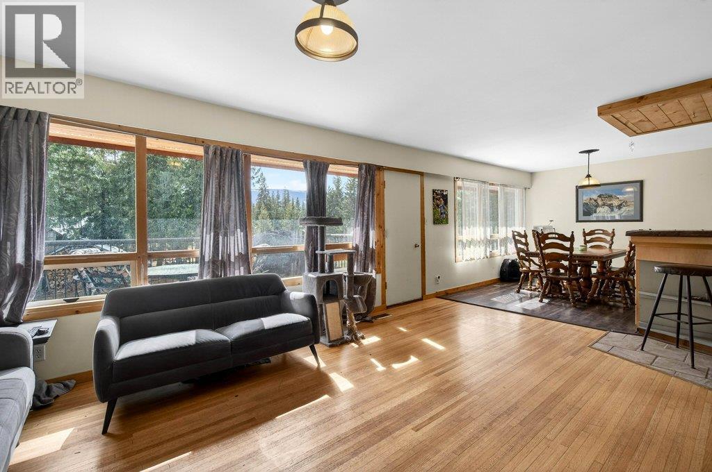 4198 Malakwa Road, Malakwa