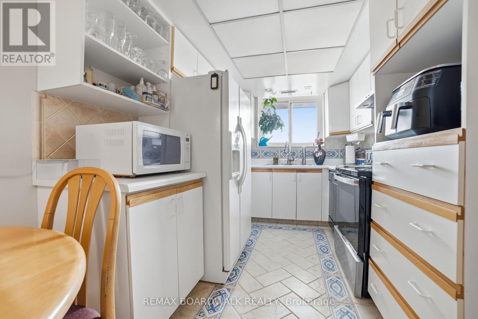 1408 - 1705 PLAYFAIR DRIVE — photo 25