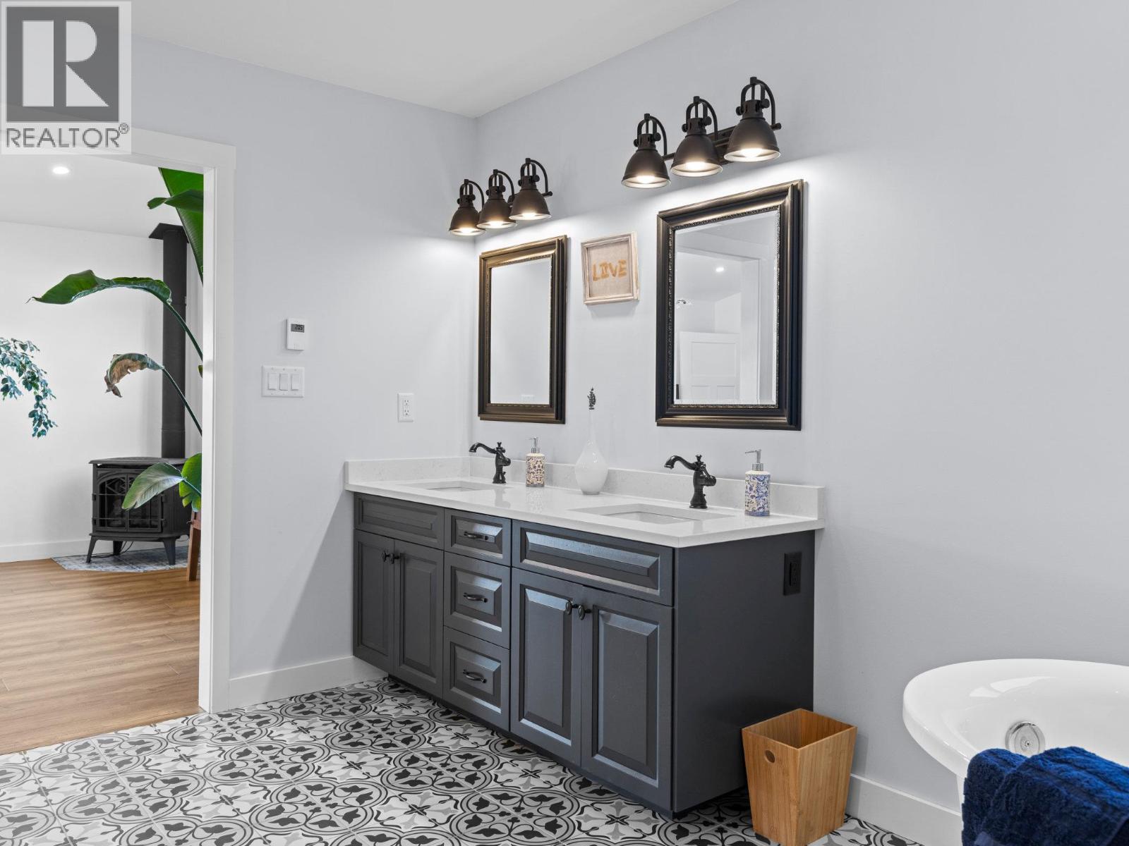 7207 Tucelnuit Drive, Oliver