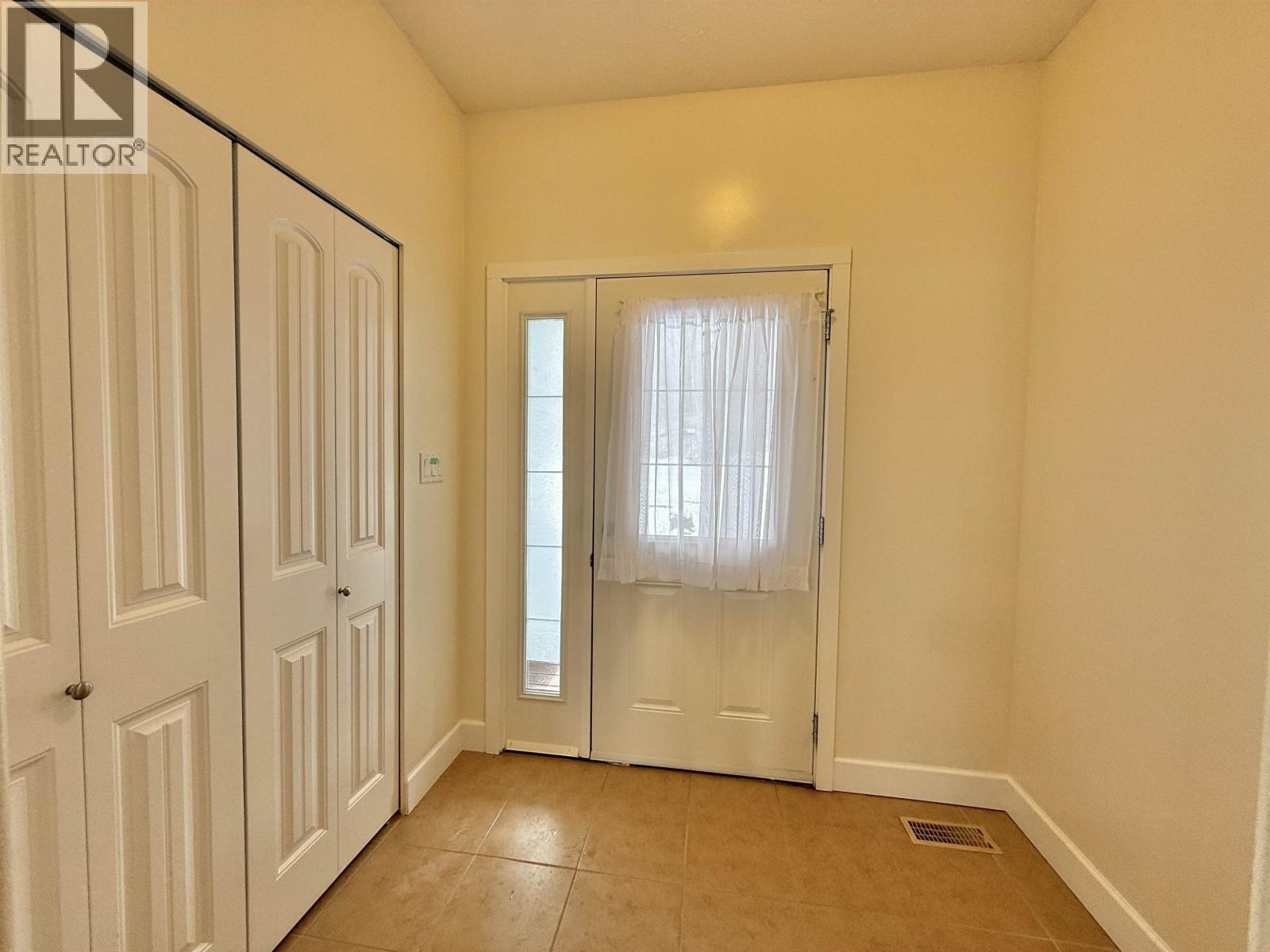 #158 1702 DYKE ROAD - 33