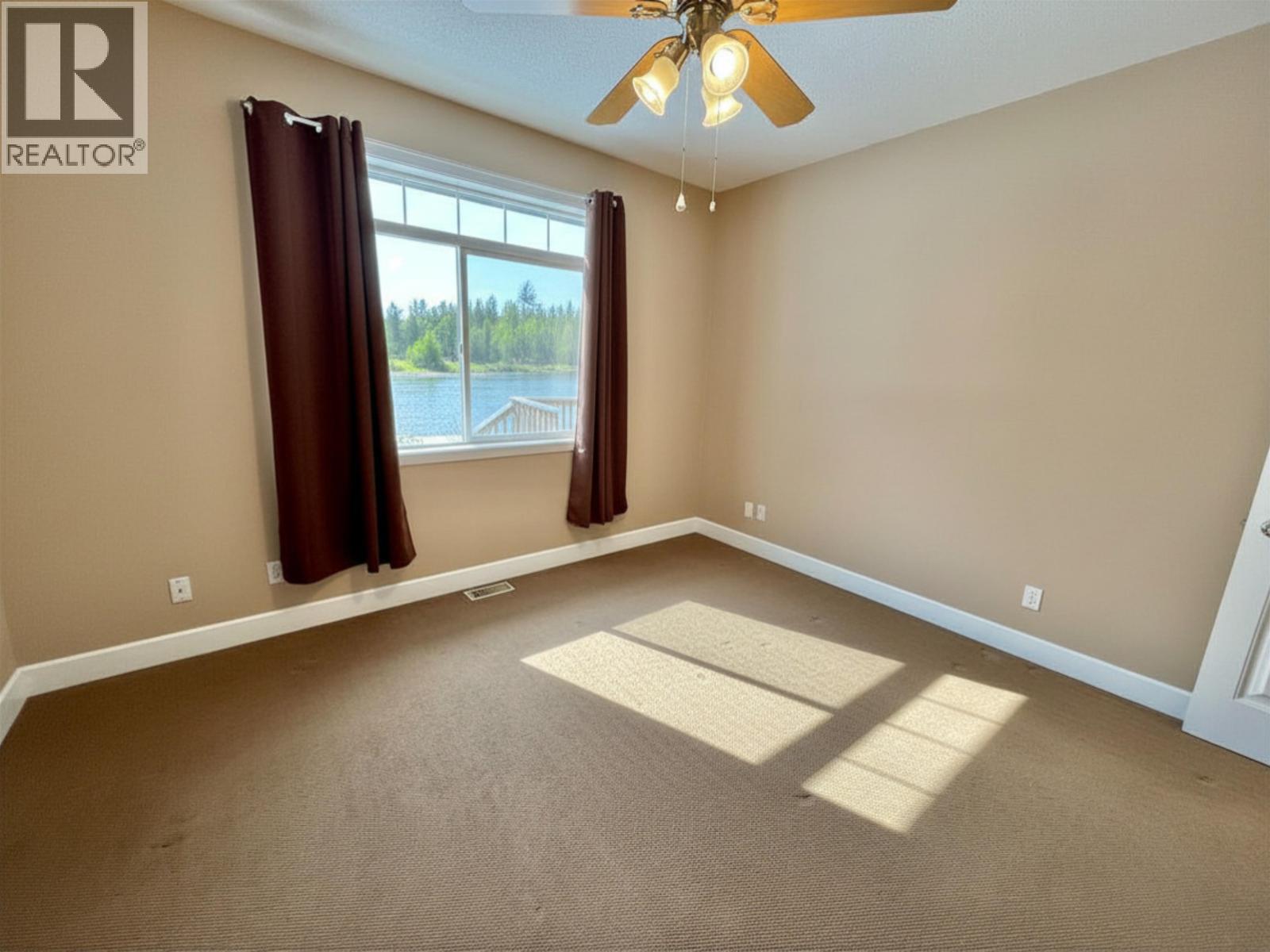 #158 1702 DYKE ROAD - 23