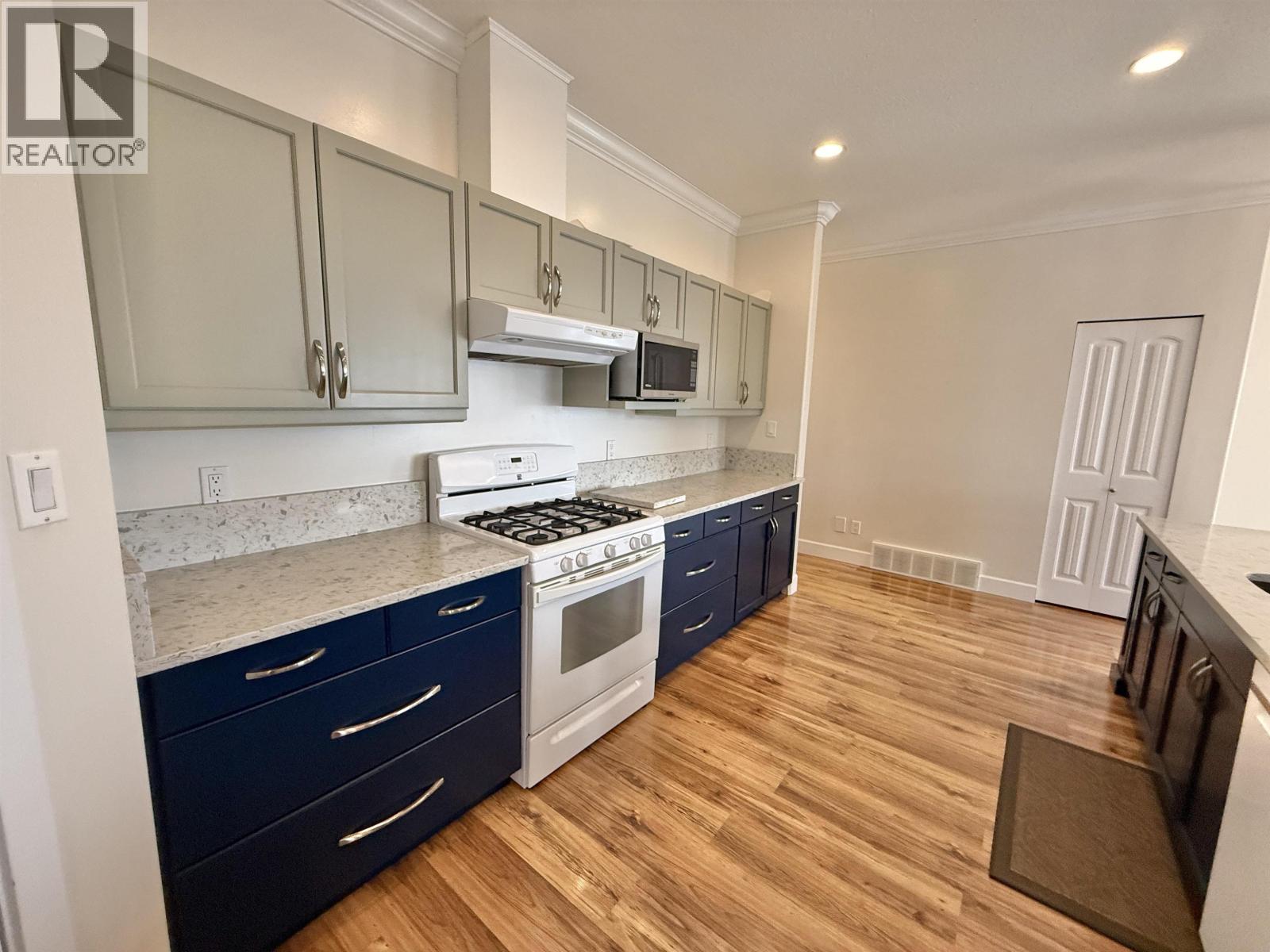 #158 1702 DYKE ROAD - 19