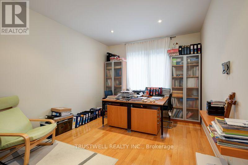 8 RIDGLEY COURT - 18