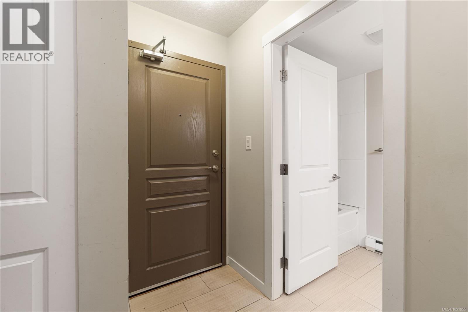 #202 5670 EDGEWATER LANE - 23