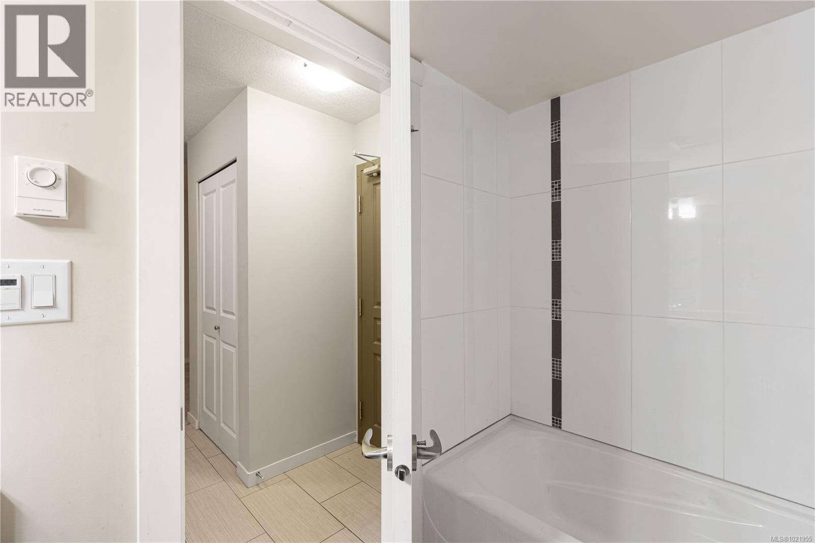 #202 5670 Edgewater Lane - 24
