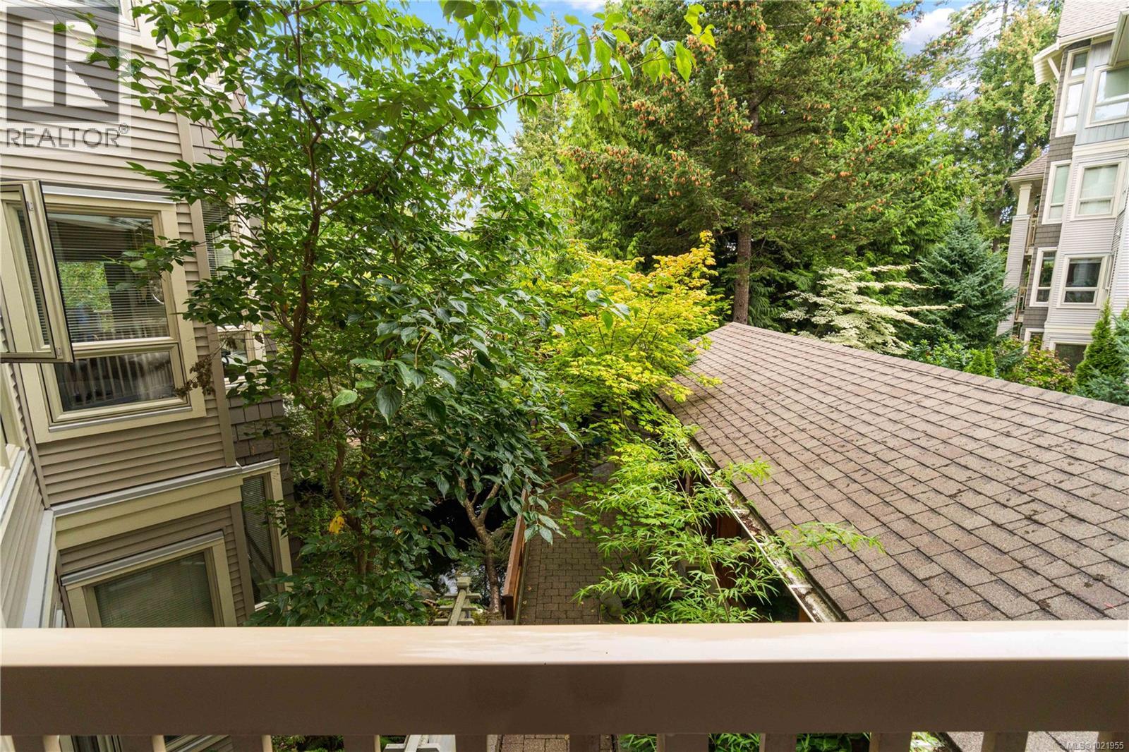 #202 5670 Edgewater Lane - 5