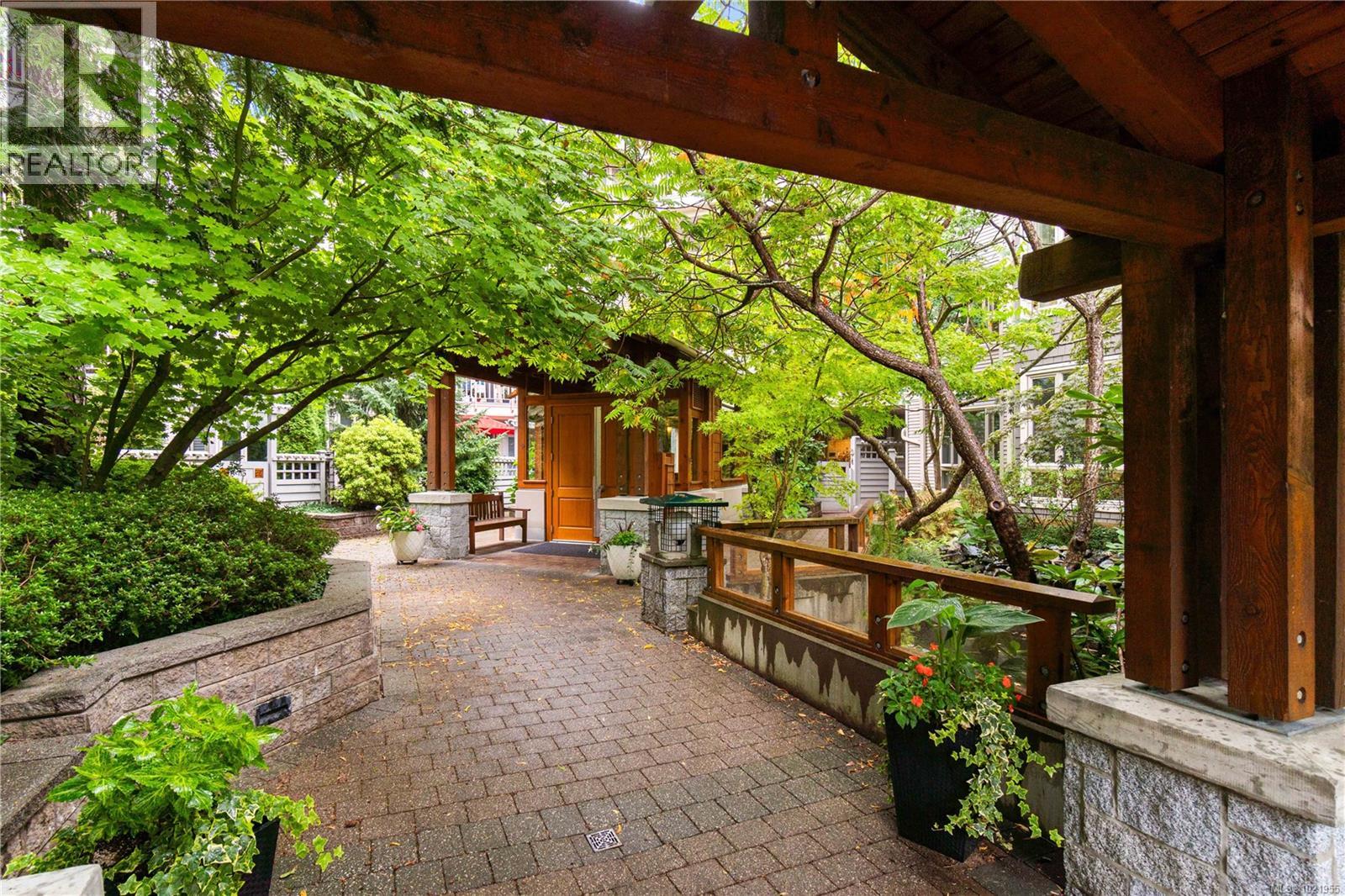 #202 5670 EDGEWATER LANE - 34