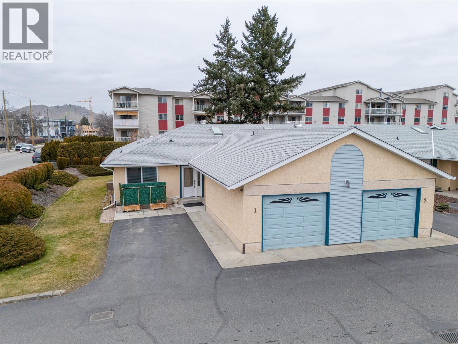 1 205 Gerstmar Road, Kelowna