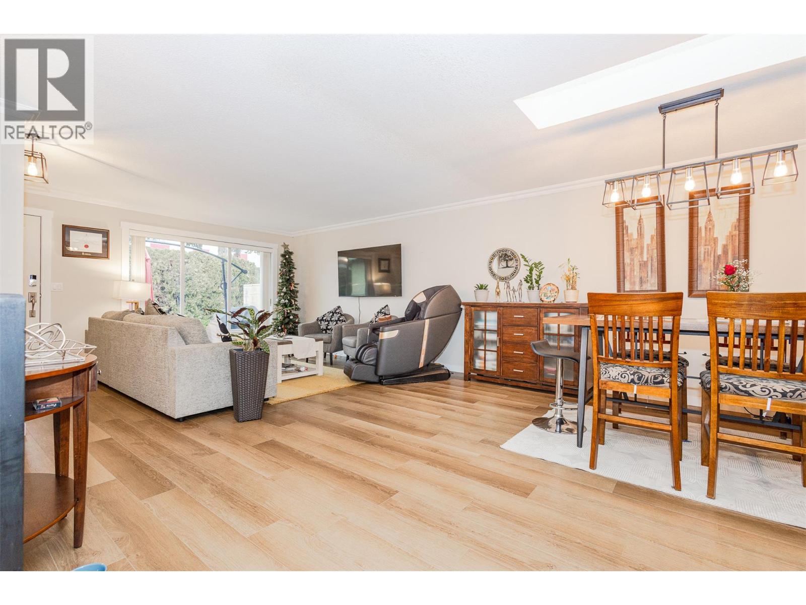 1 205 Gerstmar Road, Kelowna