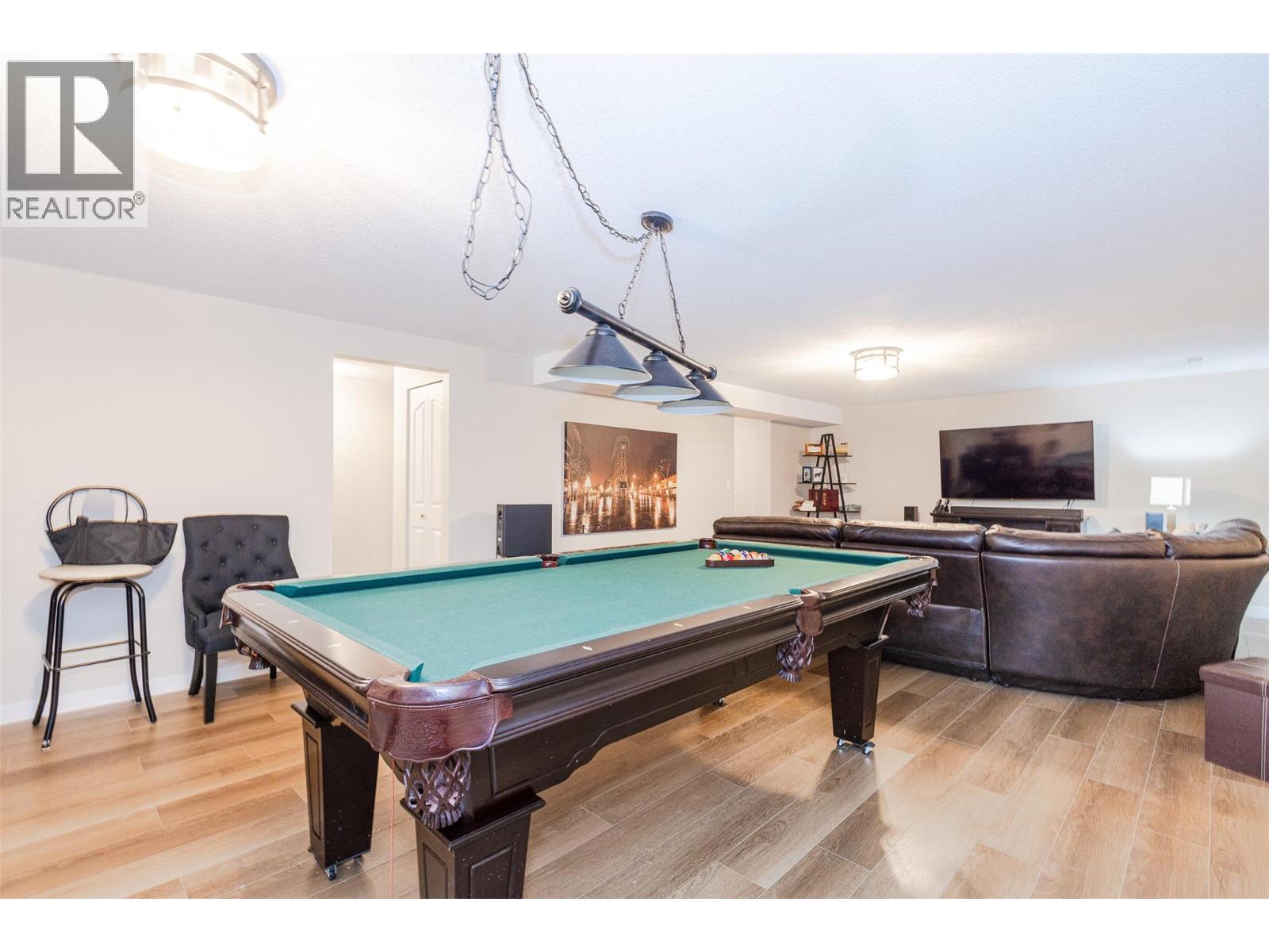 1 205 Gerstmar Road, Kelowna