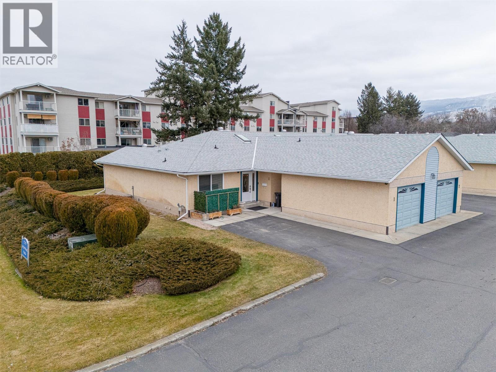 1 205 Gerstmar Road, Kelowna