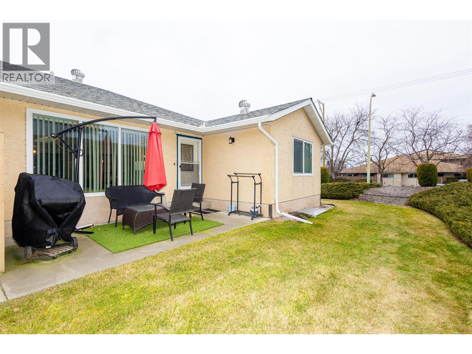1 205 Gerstmar Road, Kelowna