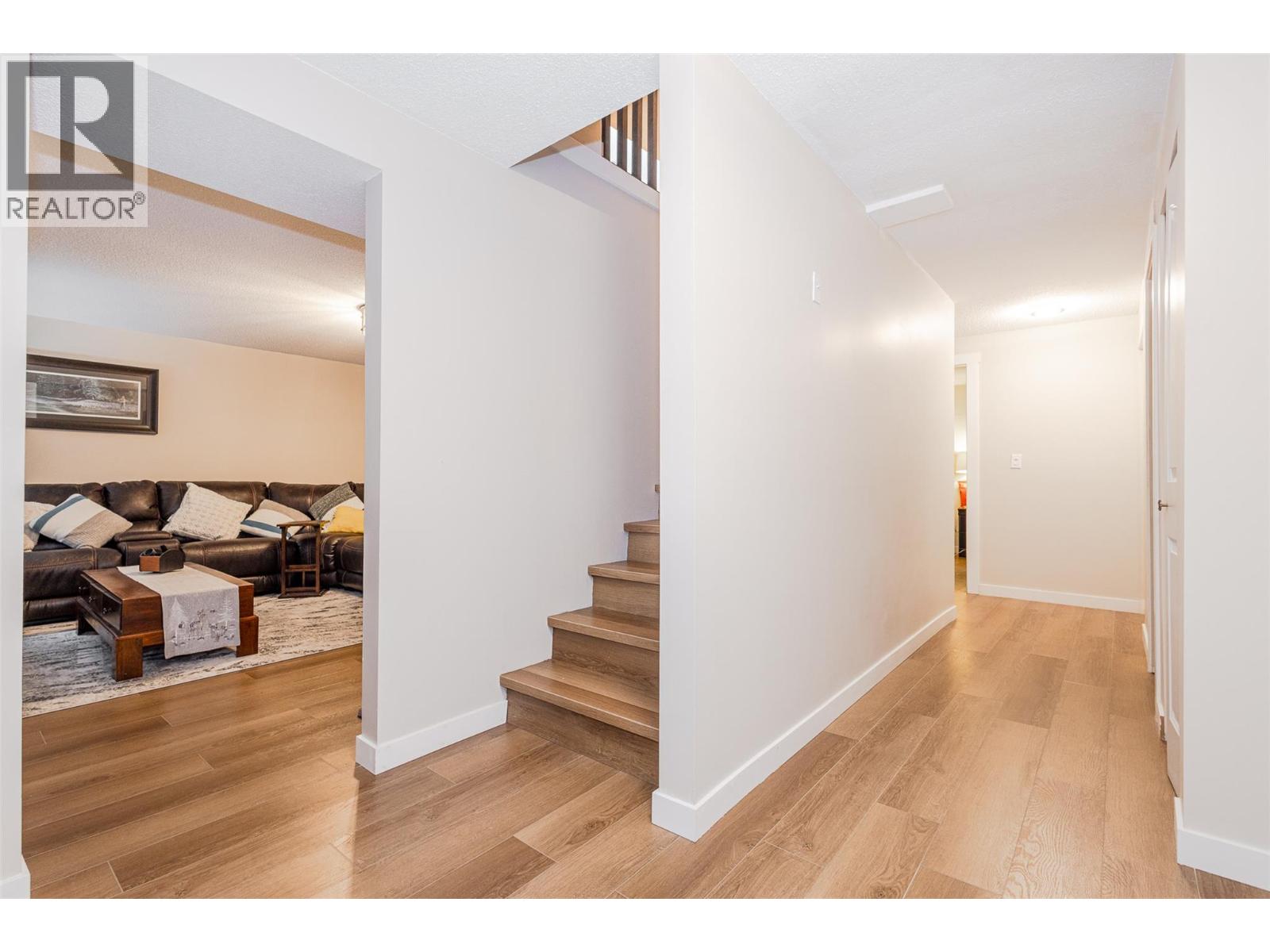 1 205 Gerstmar Road, Kelowna