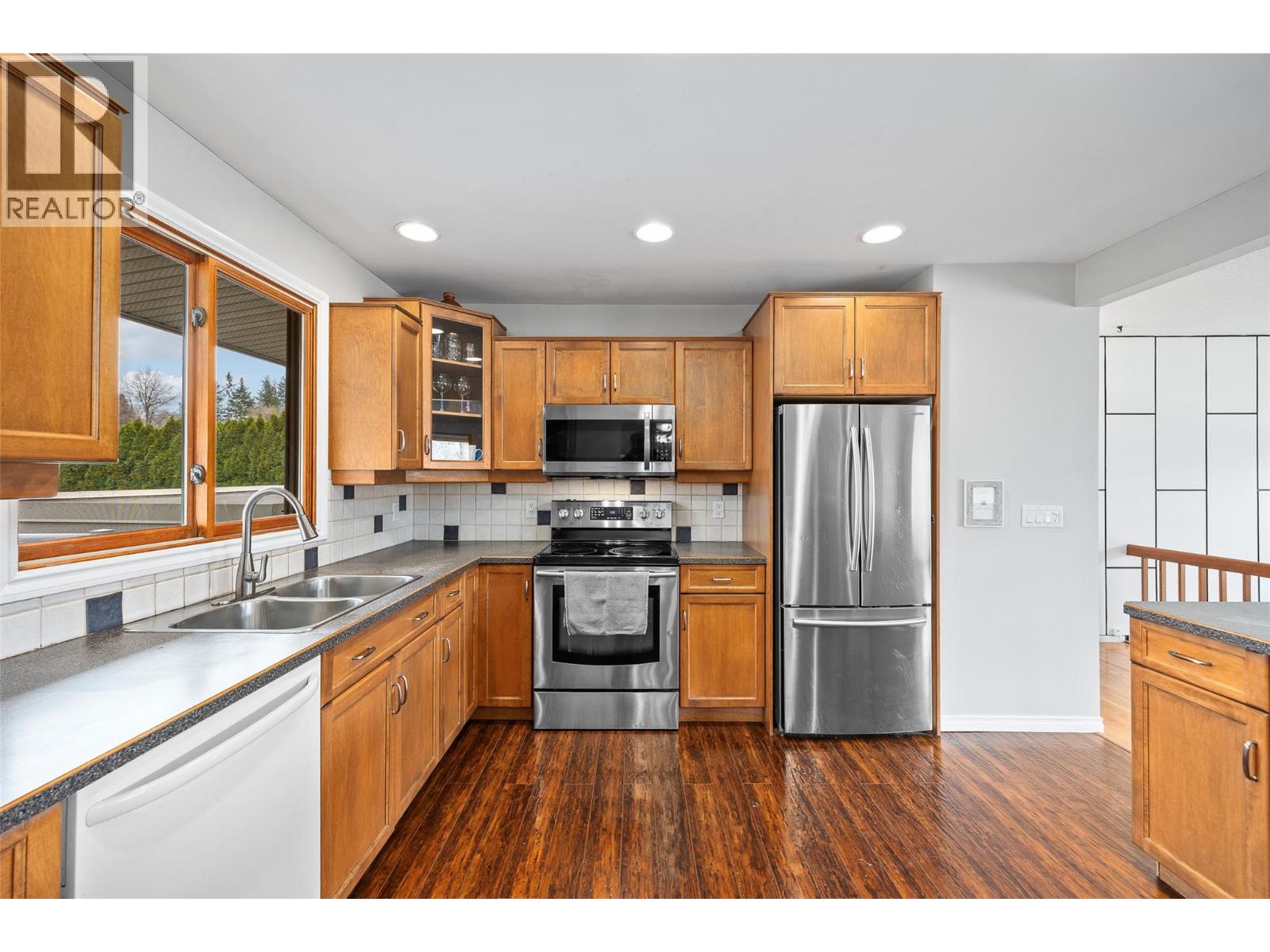 1394 Lombardy Square, Kelowna