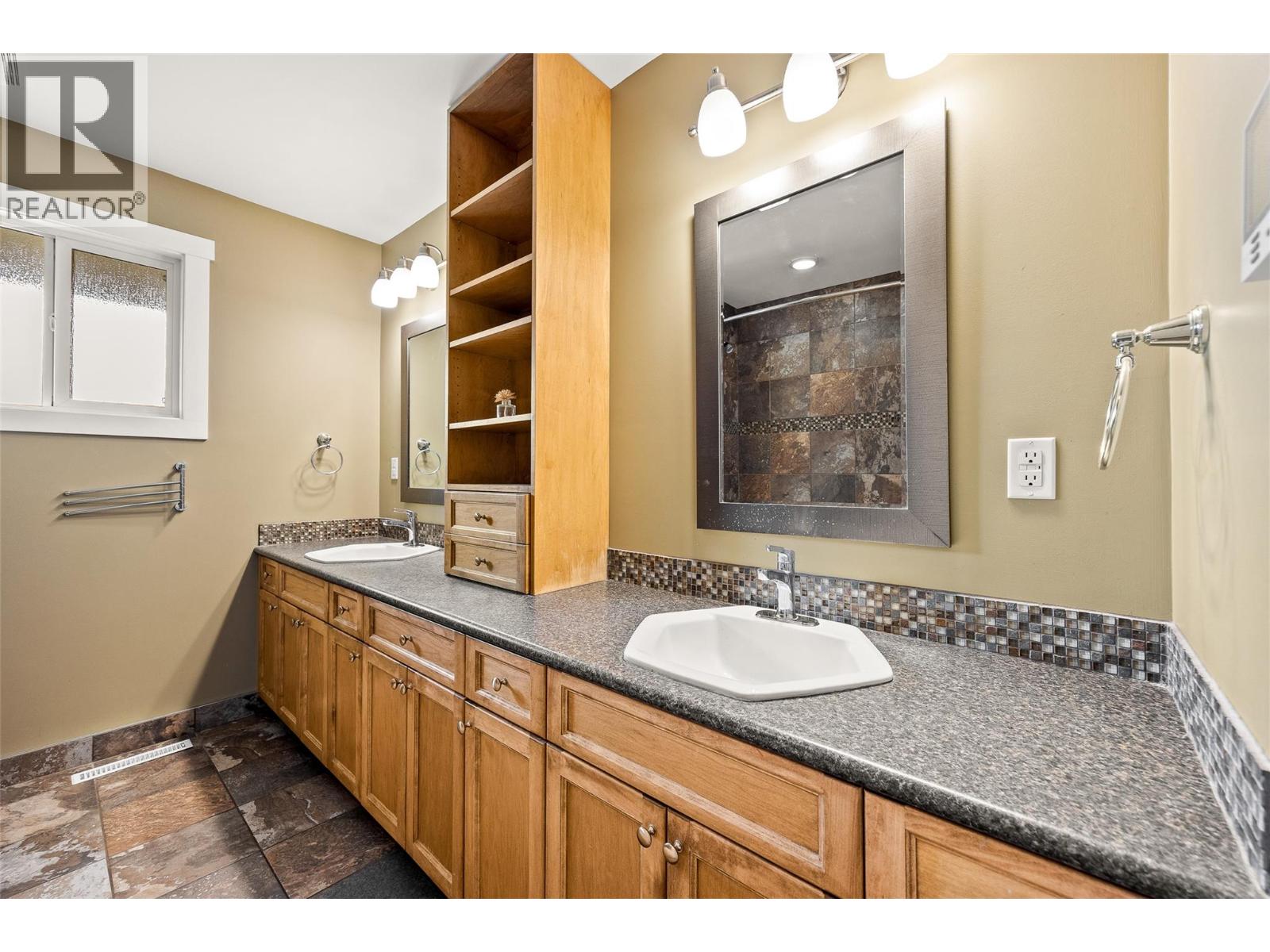 1394 Lombardy Square, Kelowna