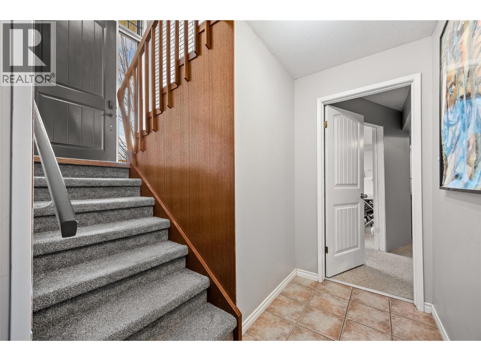 1394 Lombardy Square, Kelowna