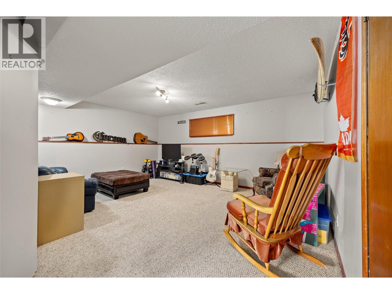 1394 Lombardy Square, Kelowna