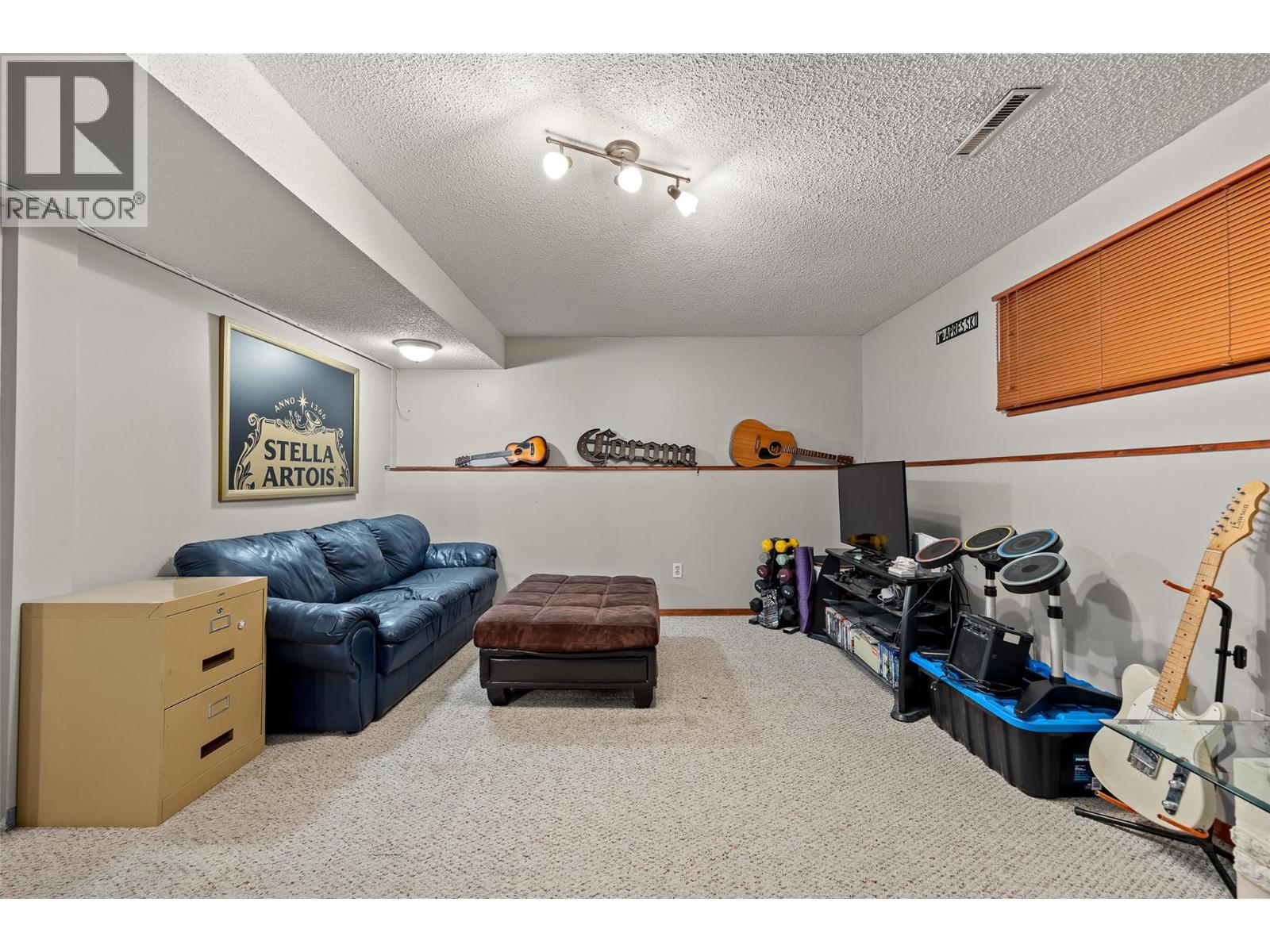 1394 Lombardy Square, Kelowna